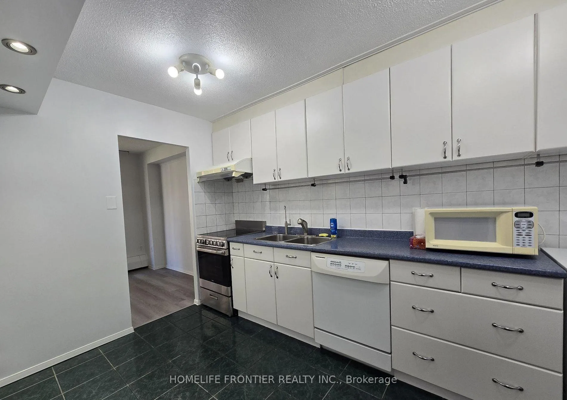 Photo 6 of Unit 205, 180 Dudley Avenue, Markham, Thornhill — HOMEH