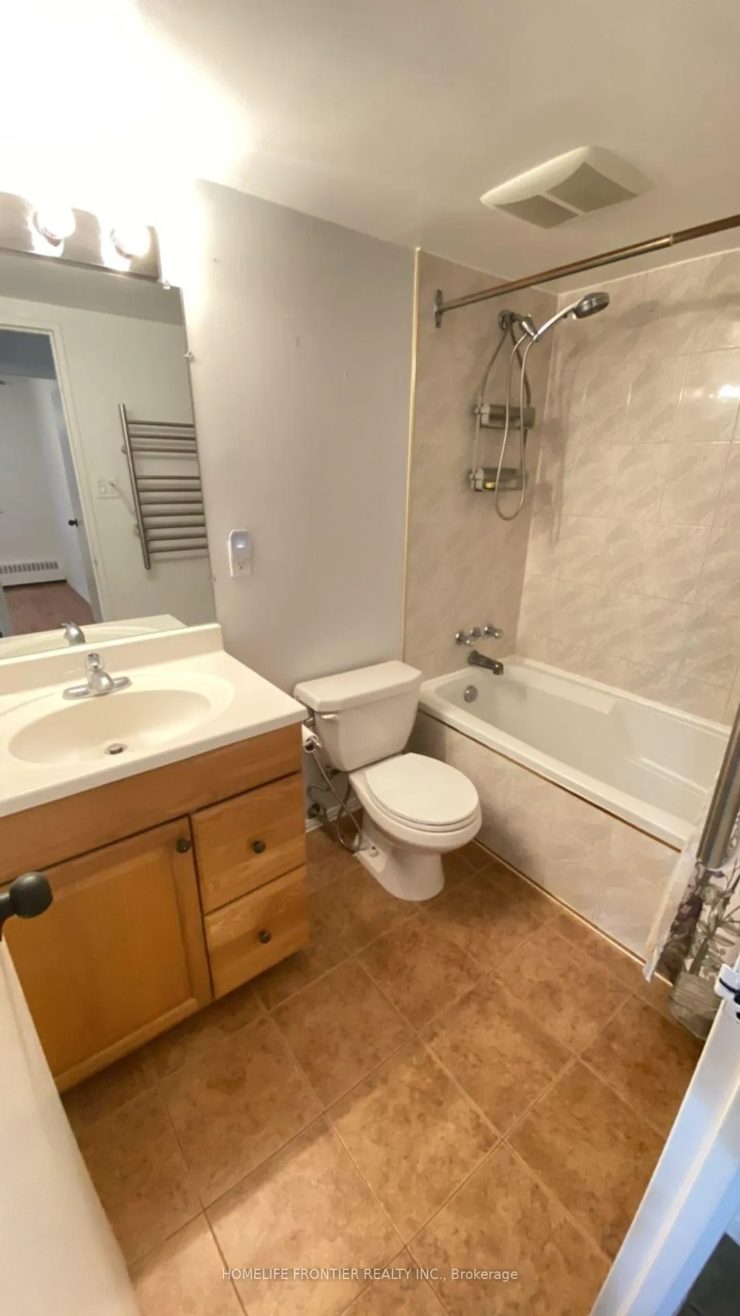 Photo 8 of Unit 205, 180 Dudley Avenue, Markham, Thornhill — HOMEH