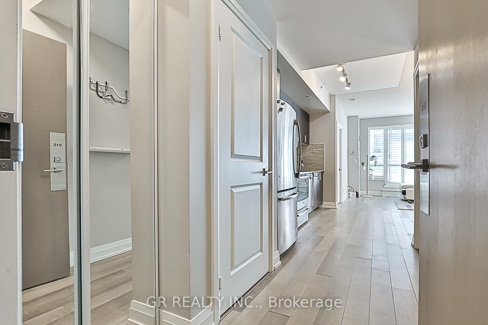 Photo 5 of Unit 910, 7167 Yonge Street, Markham, Grandview — HOMEH