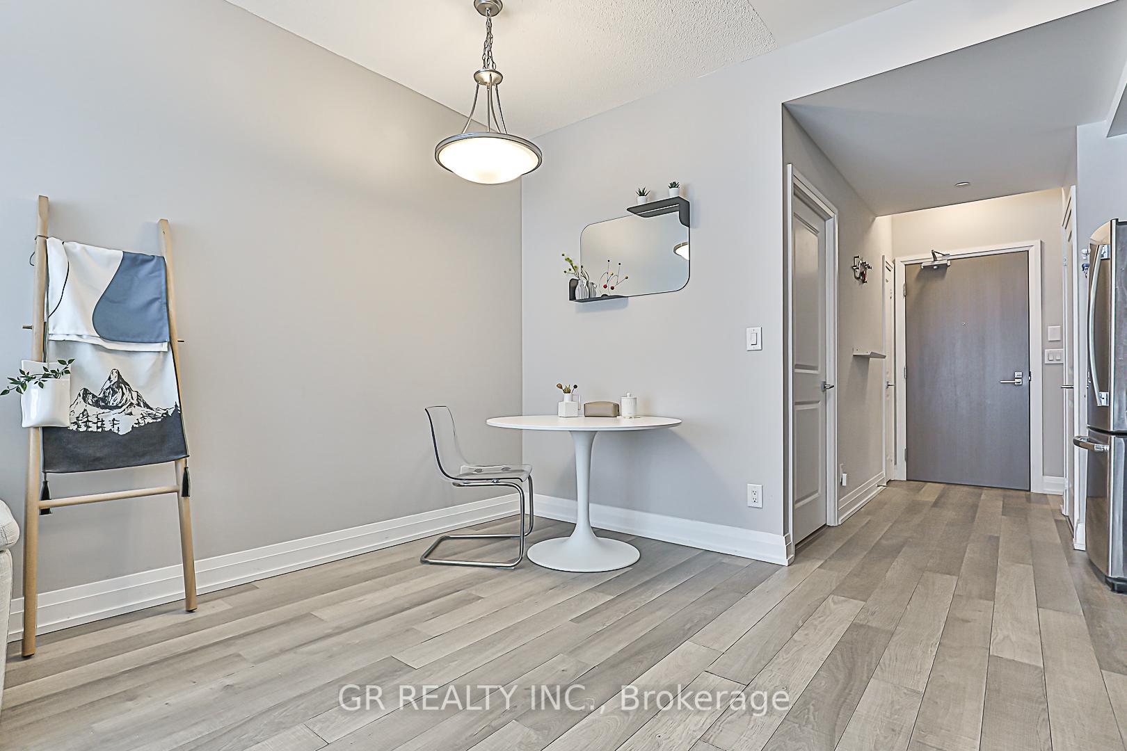 Photo 8 of Unit 910, 7167 Yonge Street, Markham, Grandview — HOMEH