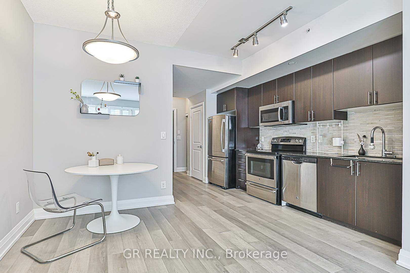 Photo 9 of Unit 910, 7167 Yonge Street, Markham, Grandview — HOMEH