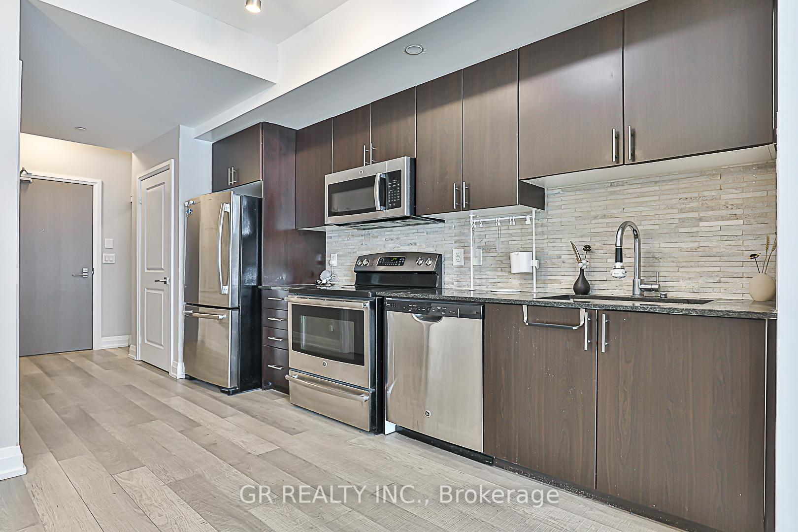 Photo 10 of Unit 910, 7167 Yonge Street, Markham, Grandview — HOMEH