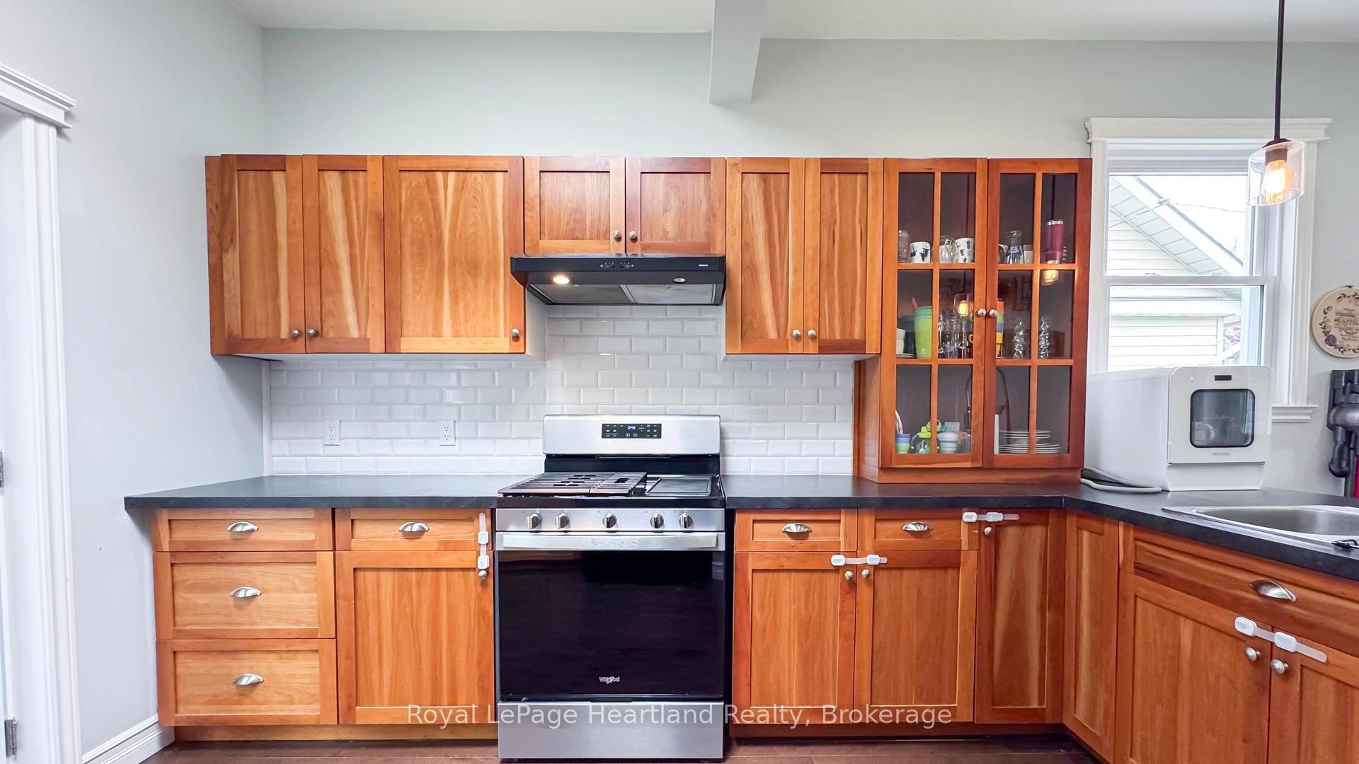 Photo 11 of 134 Townsend Street, Central Huron, Clinton — HOMEH