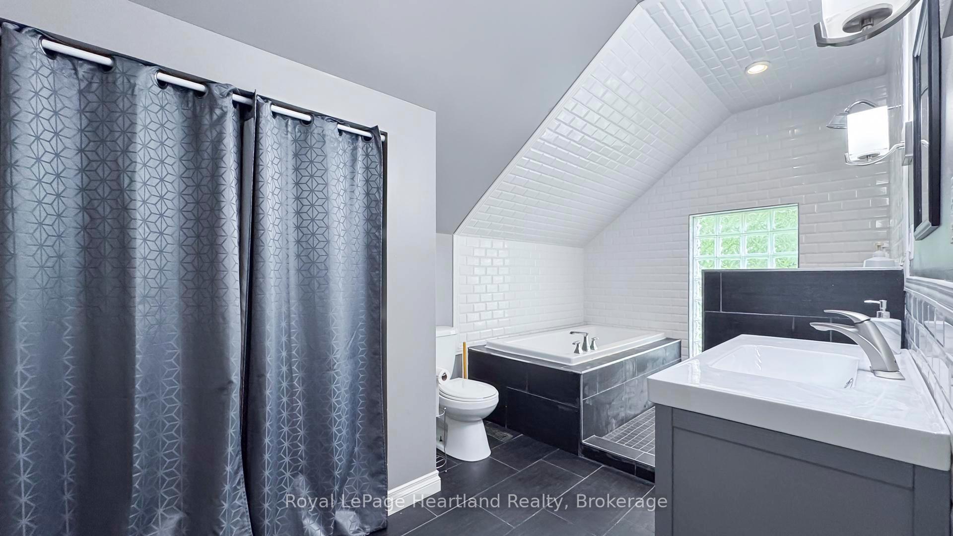 Photo 25 of 134 Townsend Street, Central Huron, Clinton — HOMEH