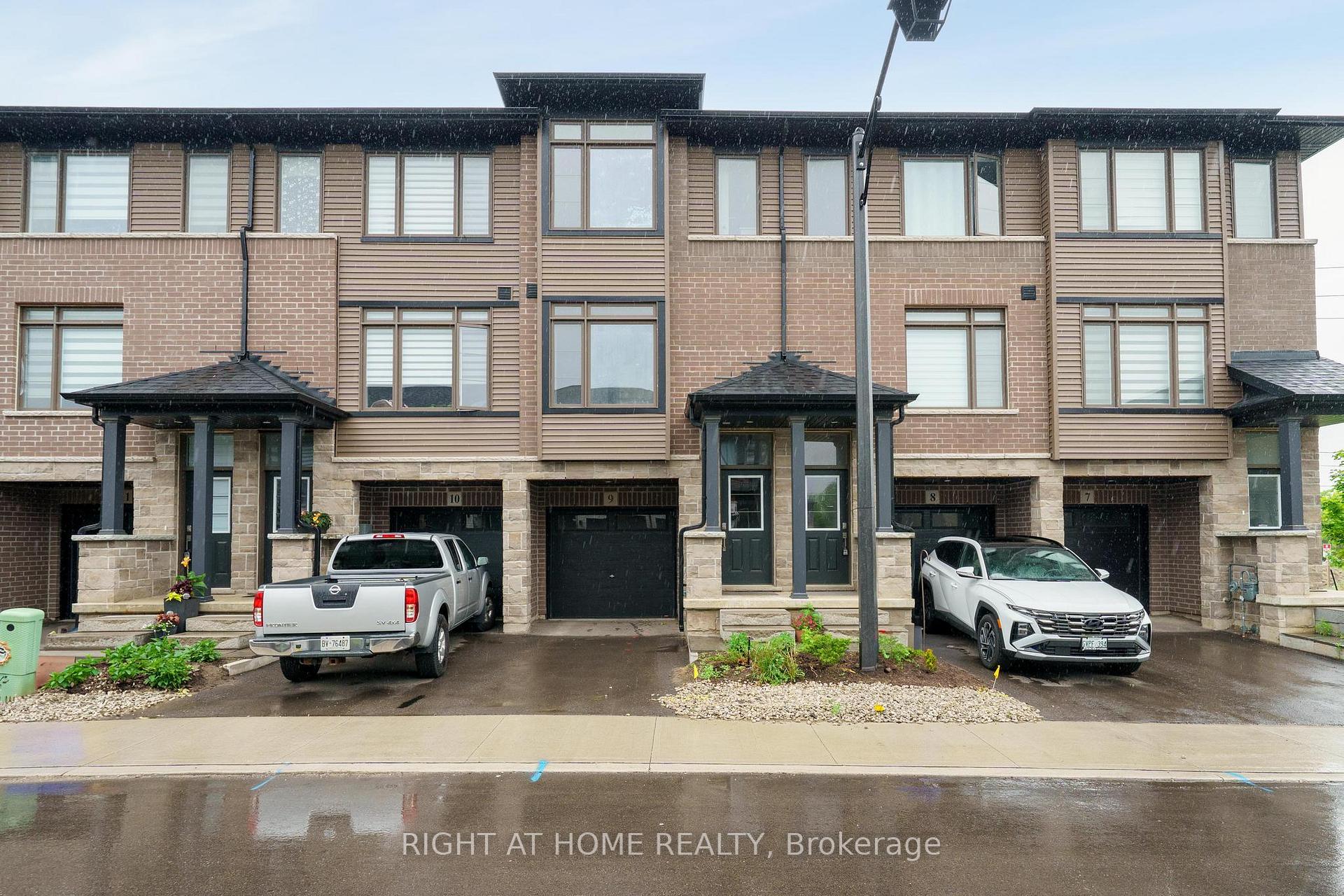 Photo 1 of Unit 9, 120 Court Drive, Brant, Paris — HOMEH