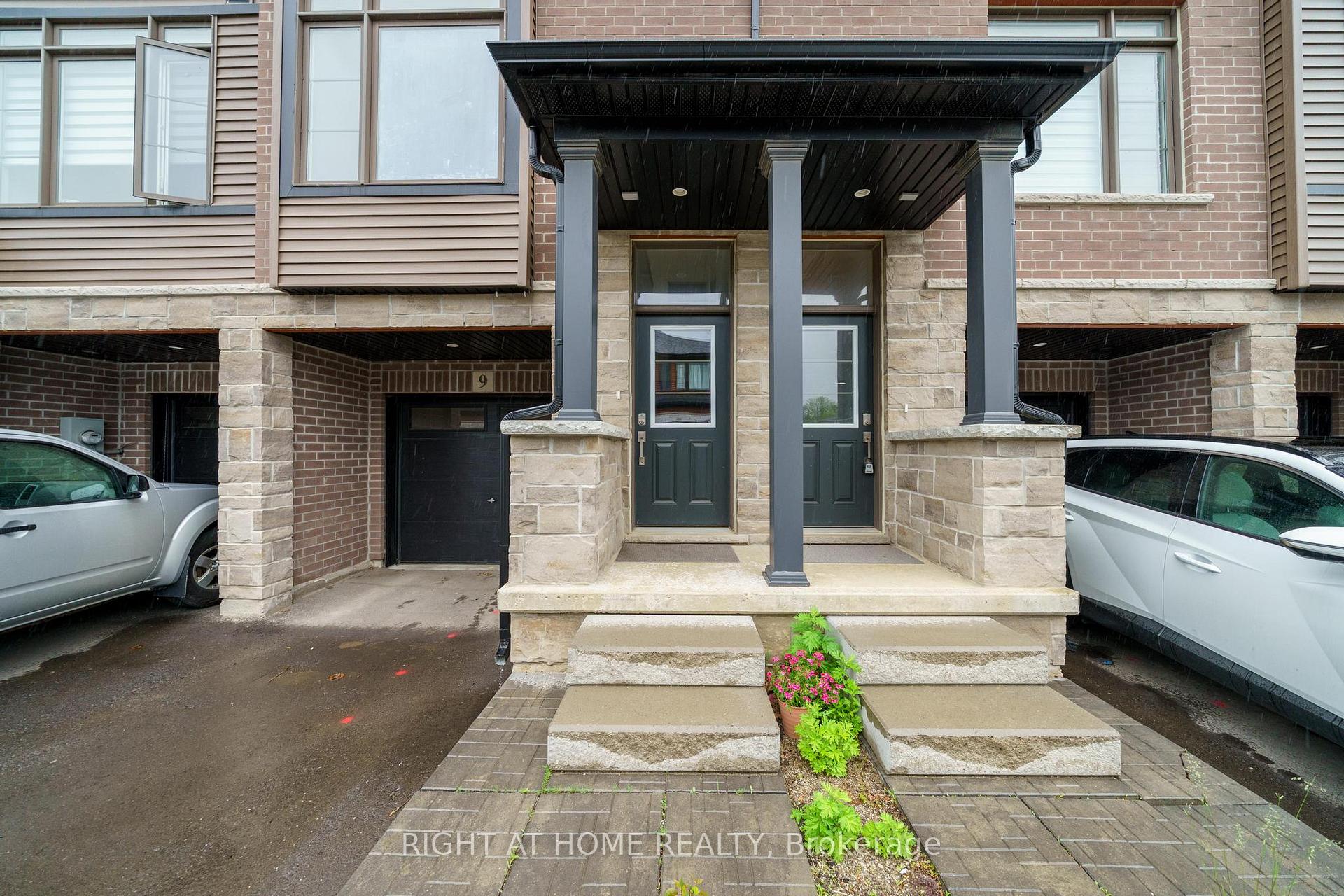 Photo 2 of Unit 9, 120 Court Drive, Brant, Paris — HOMEH
