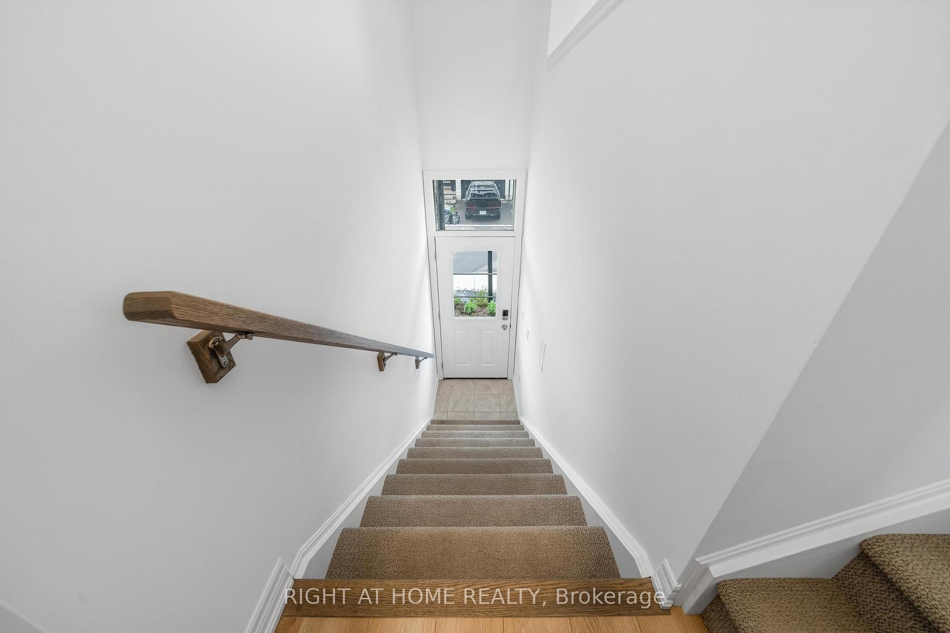 Photo 4 of Unit 9, 120 Court Drive, Brant, Paris — HOMEH