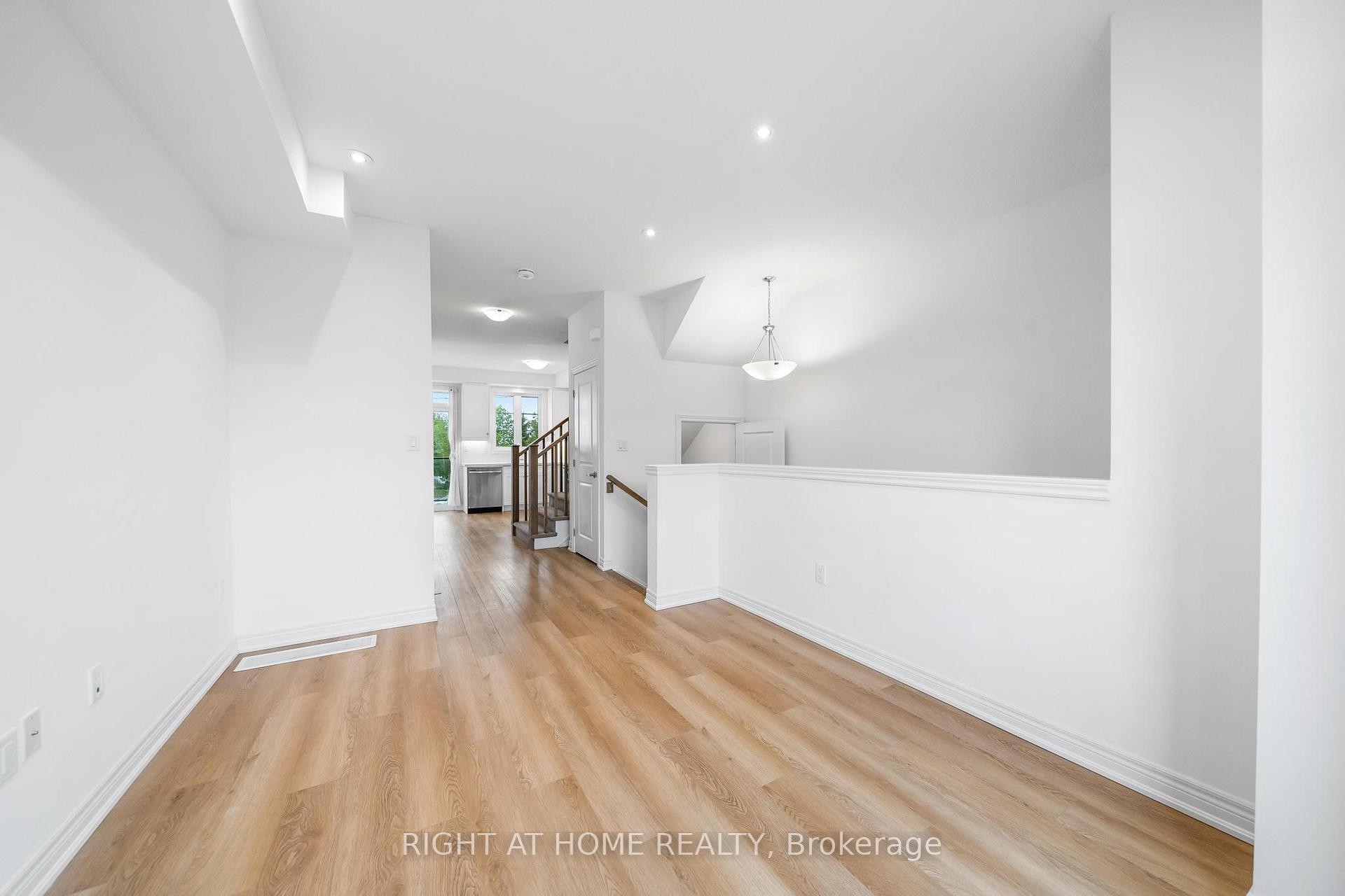 Photo 7 of Unit 9, 120 Court Drive, Brant, Paris — HOMEH