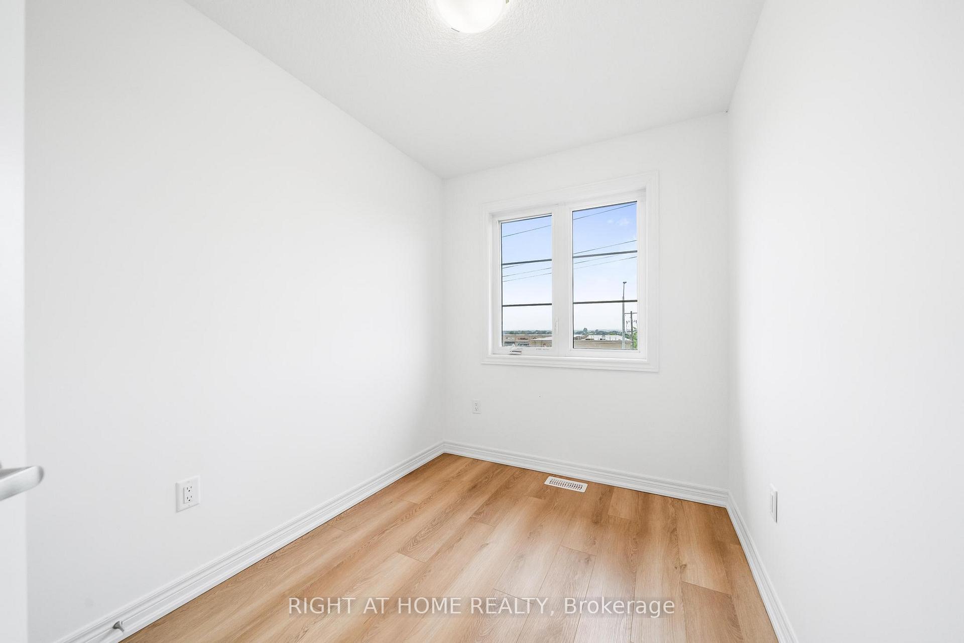 Photo 30 of Unit 9, 120 Court Drive, Brant, Paris — HOMEH