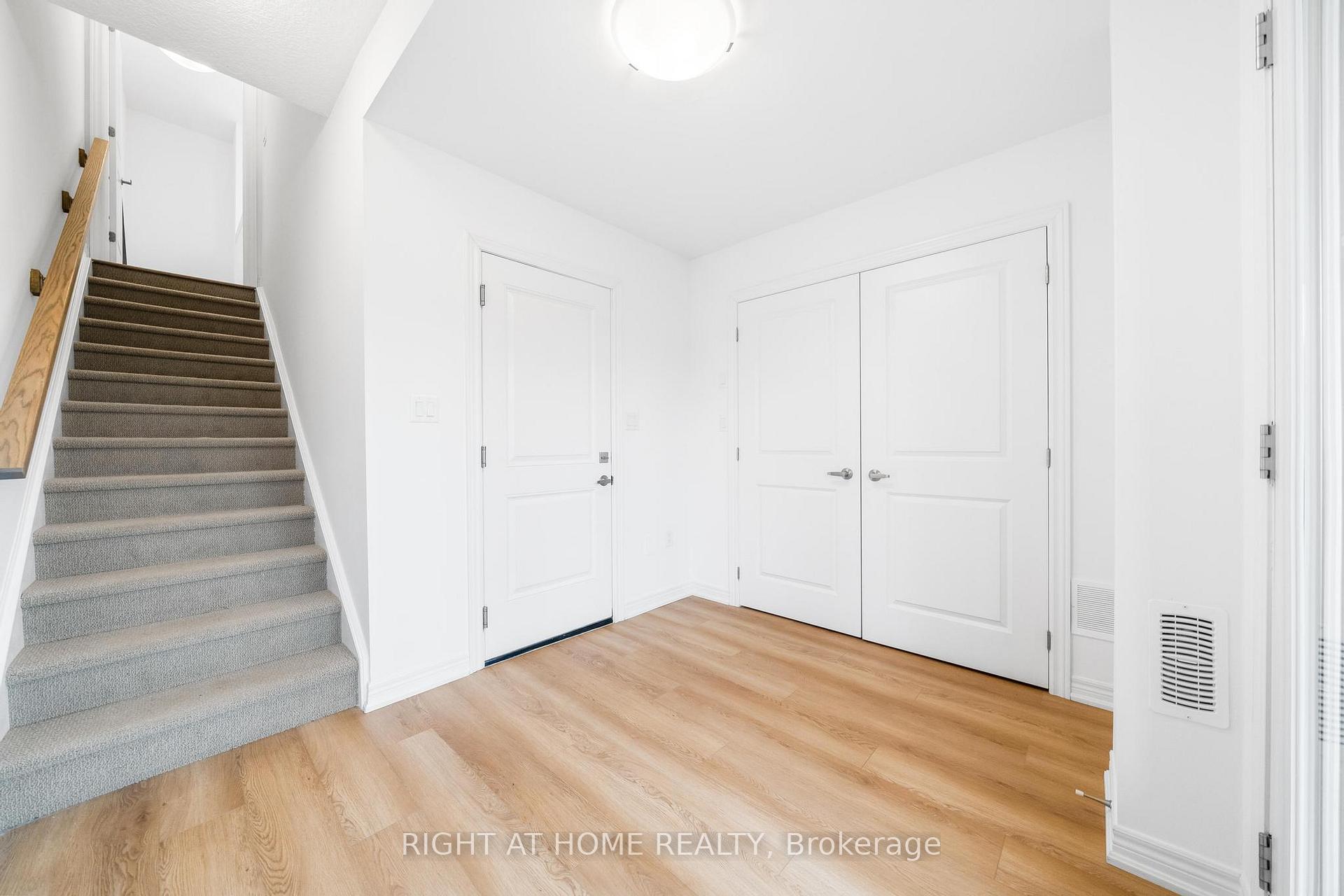 Photo 33 of Unit 9, 120 Court Drive, Brant, Paris — HOMEH