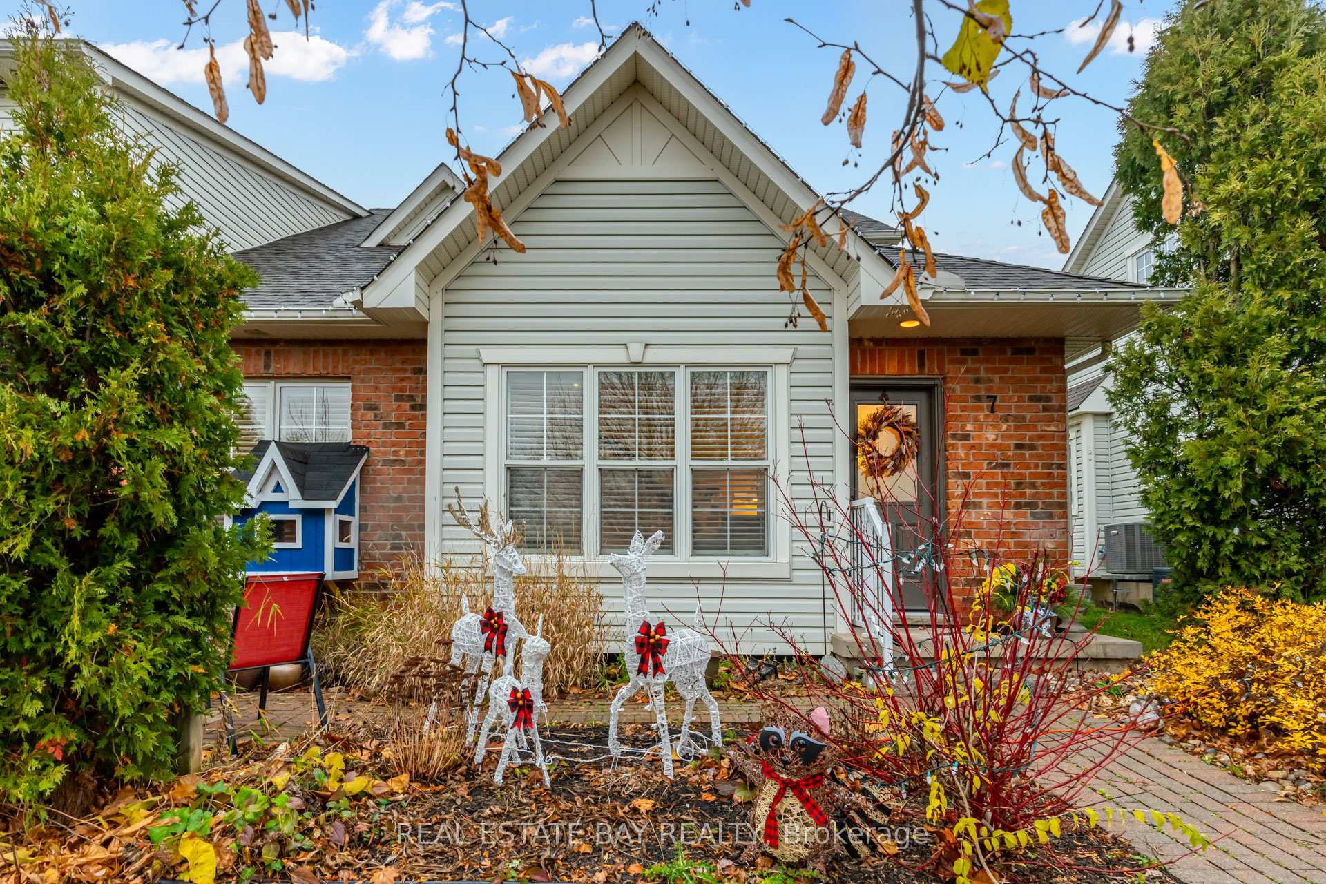 Photo 1 of Unit 7, 1085 Harrogate Drive, Hamilton, Meadowlands — HOMEH