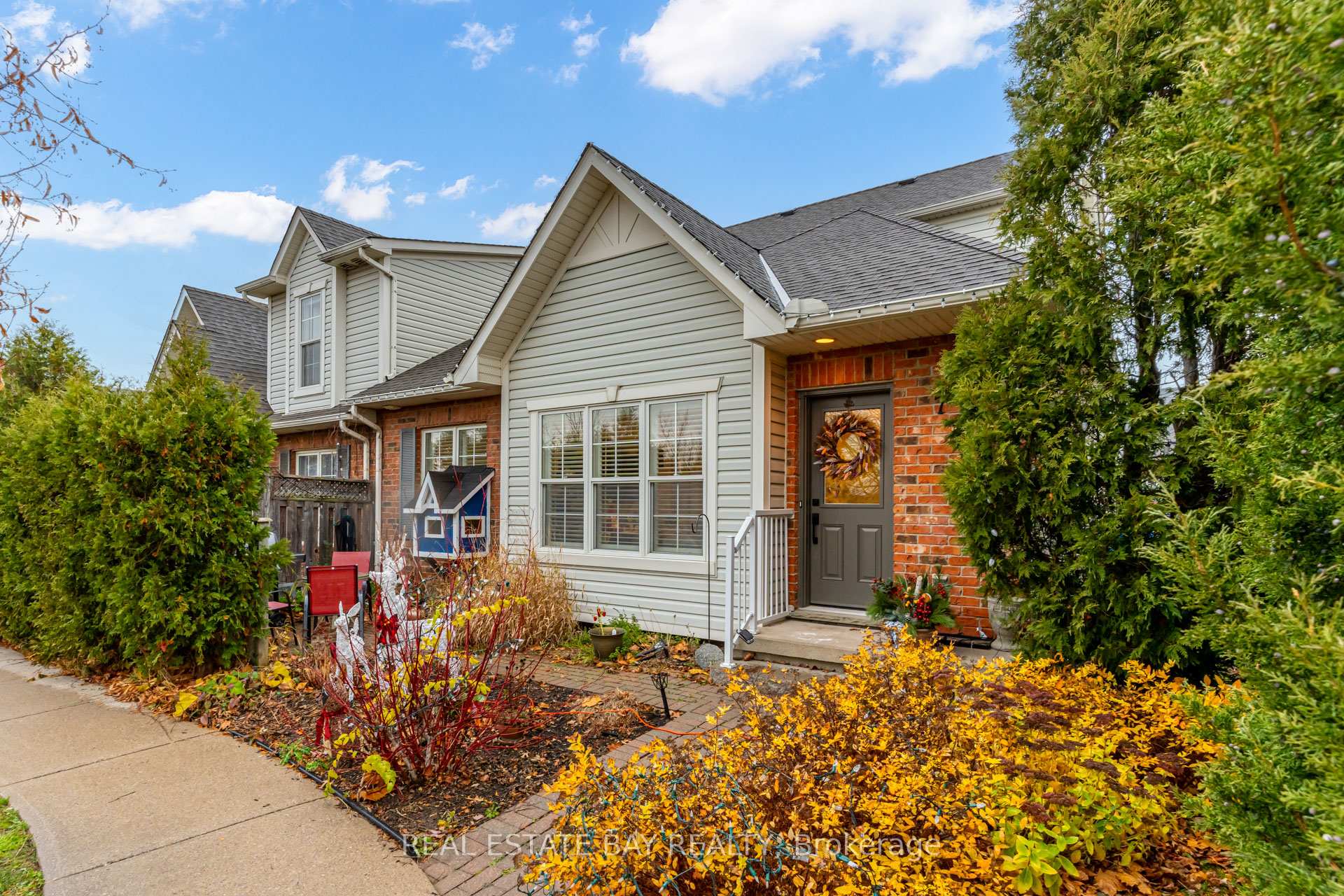 Photo 2 of Unit 7, 1085 Harrogate Drive, Hamilton, Meadowlands — HOMEH