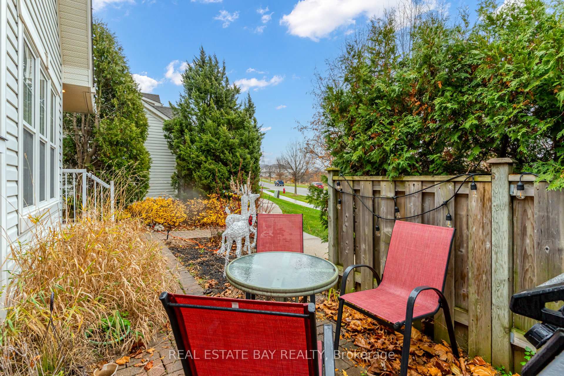 Photo 5 of Unit 7, 1085 Harrogate Drive, Hamilton, Meadowlands — HOMEH