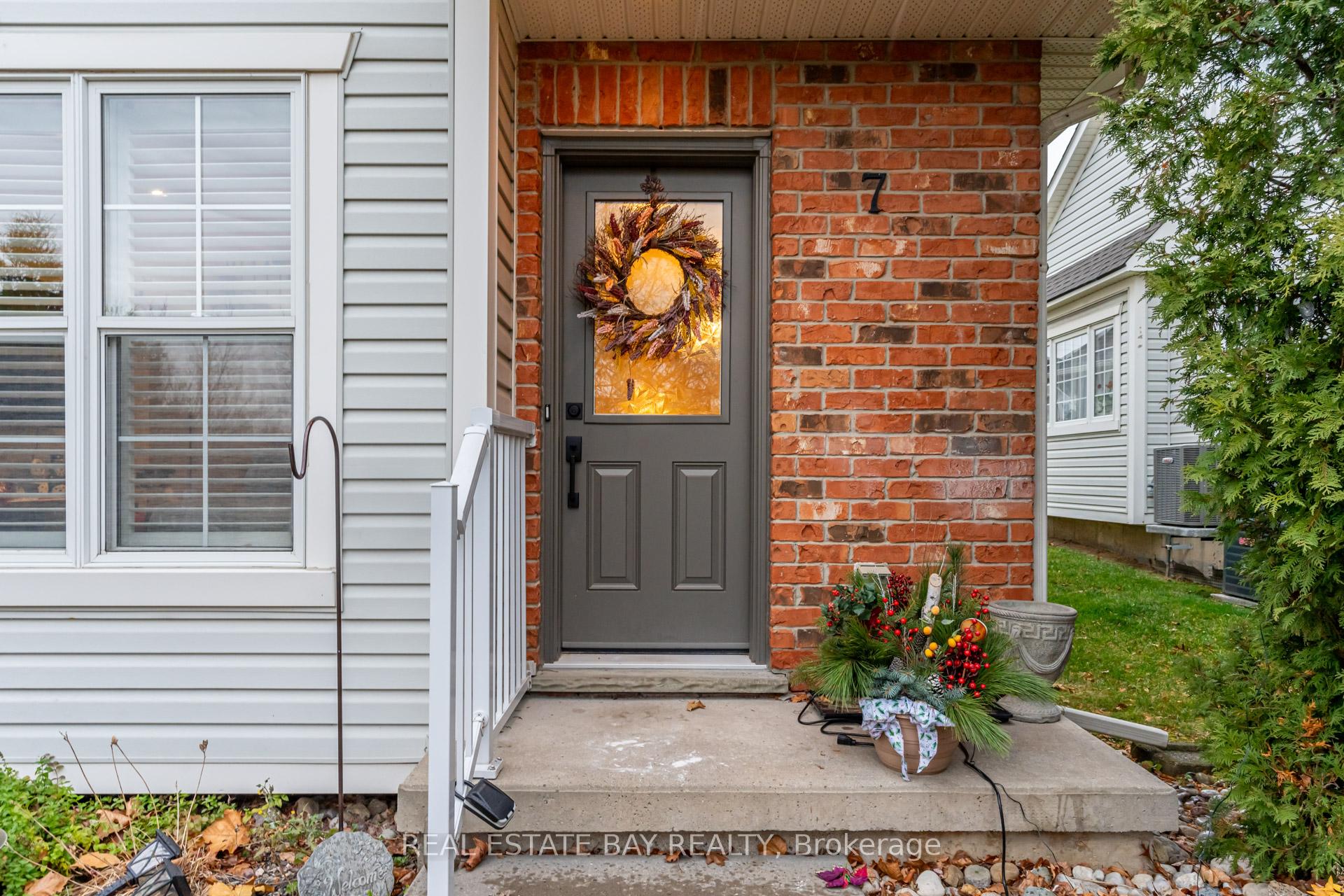Photo 6 of Unit 7, 1085 Harrogate Drive, Hamilton, Meadowlands — HOMEH