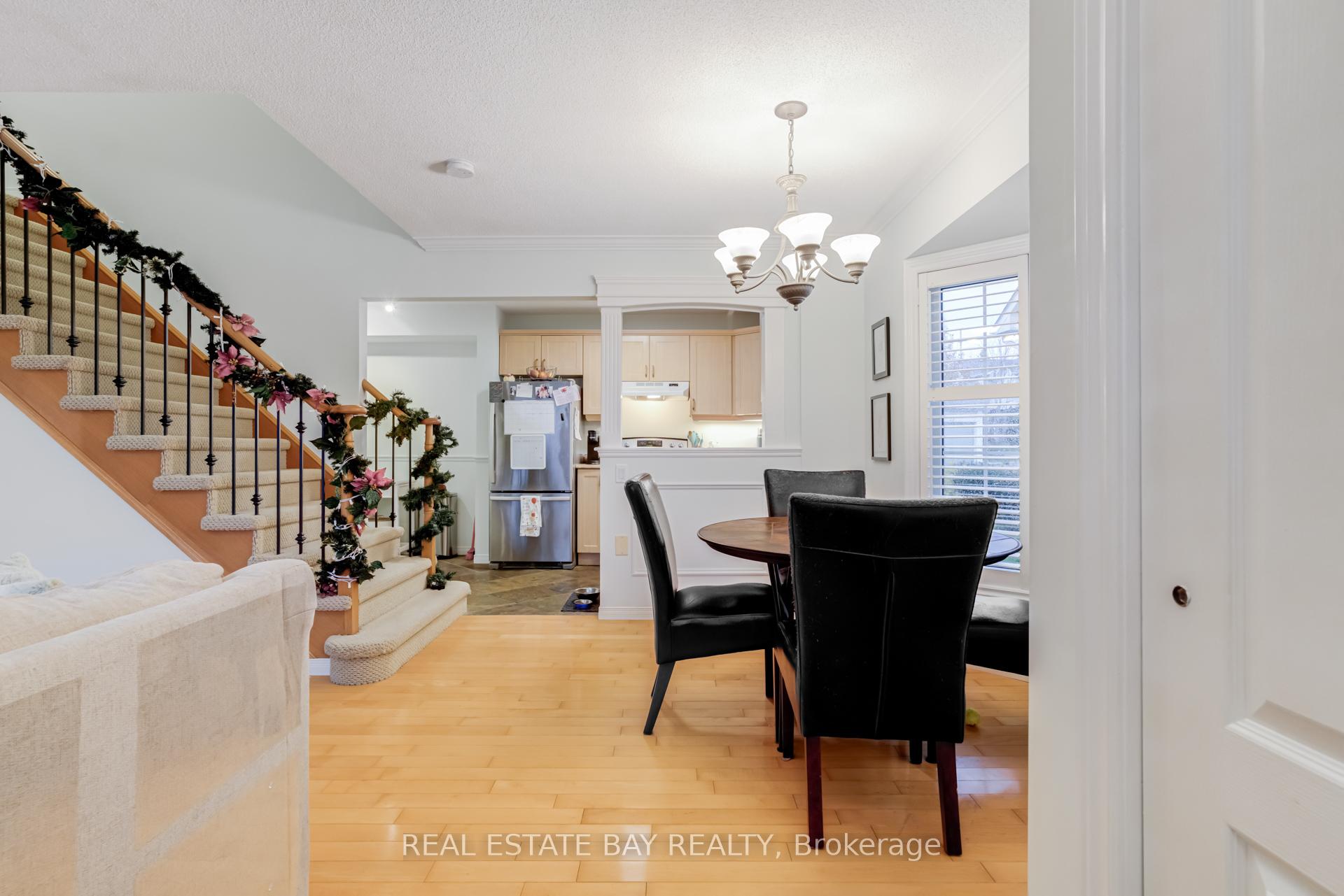 Photo 8 of Unit 7, 1085 Harrogate Drive, Hamilton, Meadowlands — HOMEH