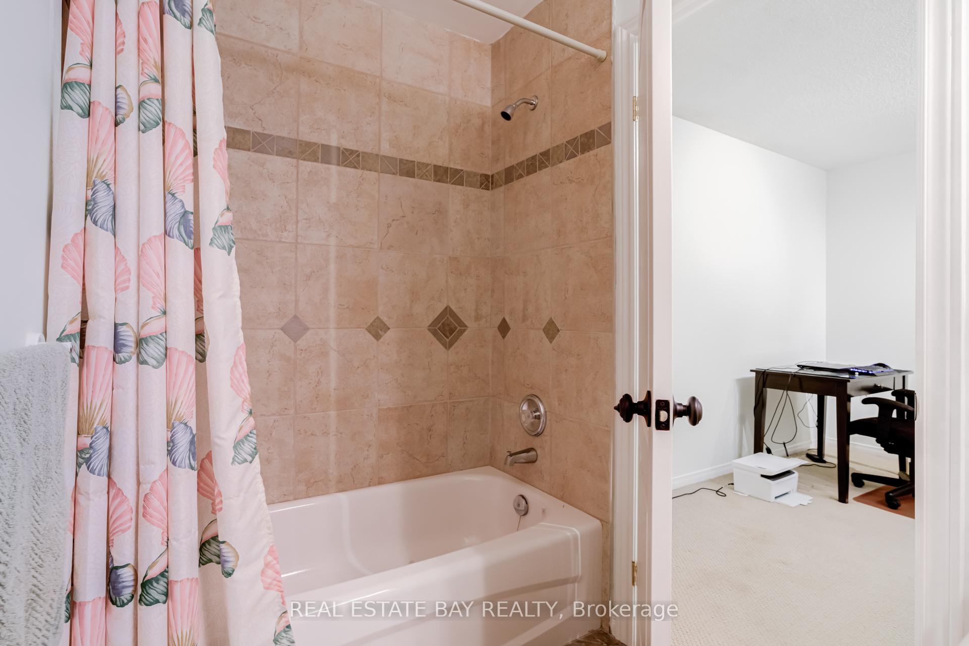 Photo 31 of Unit 7, 1085 Harrogate Drive, Hamilton, Meadowlands — HOMEH