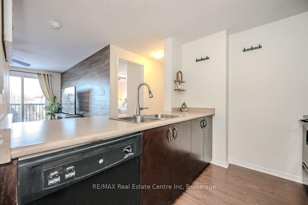 Photo 4 of Unit 21, 35 Mountford Drive, Guelph, Grange Road — HOMEH