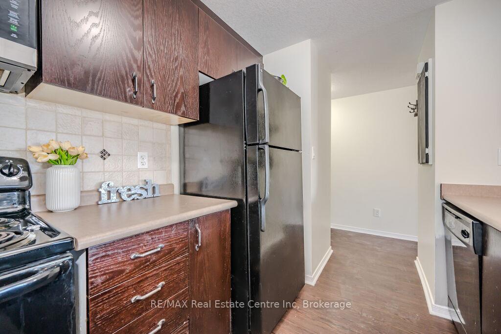 Photo 5 of Unit 21, 35 Mountford Drive, Guelph, Grange Road — HOMEH