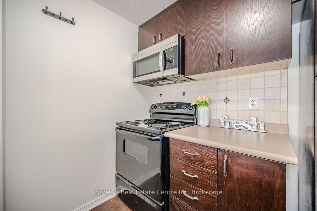 Photo 6 of Unit 21, 35 Mountford Drive, Guelph, Grange Road — HOMEH