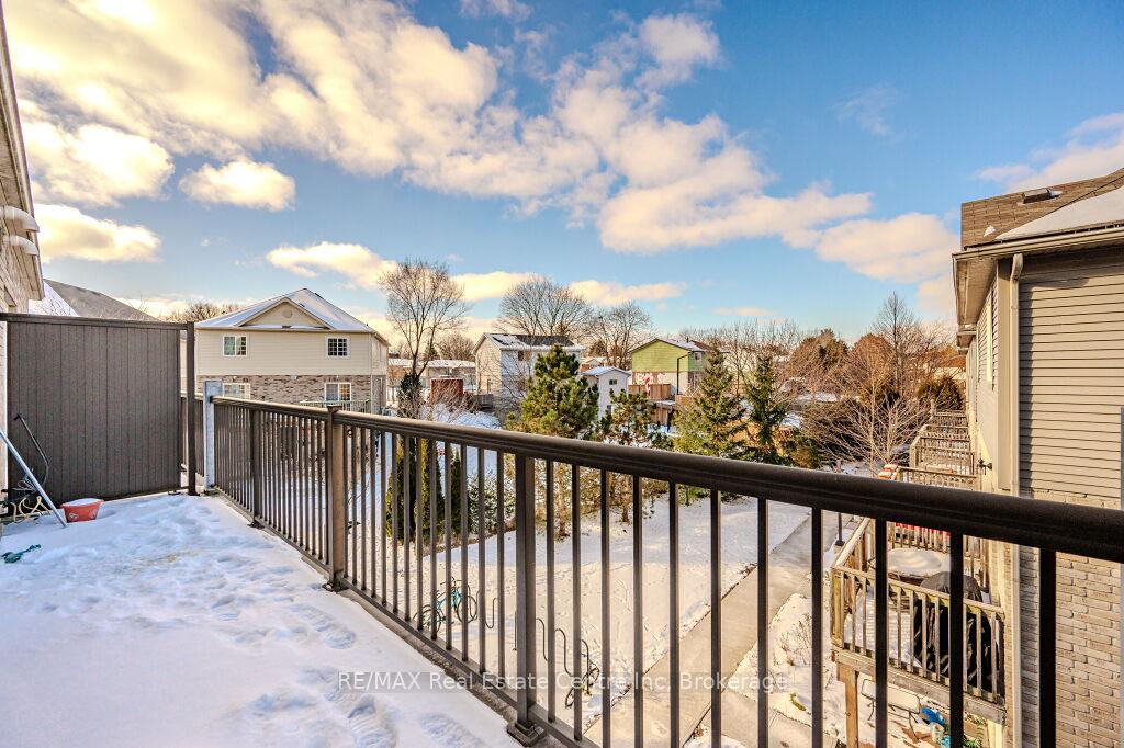 Photo 11 of Unit 21, 35 Mountford Drive, Guelph, Grange Road — HOMEH