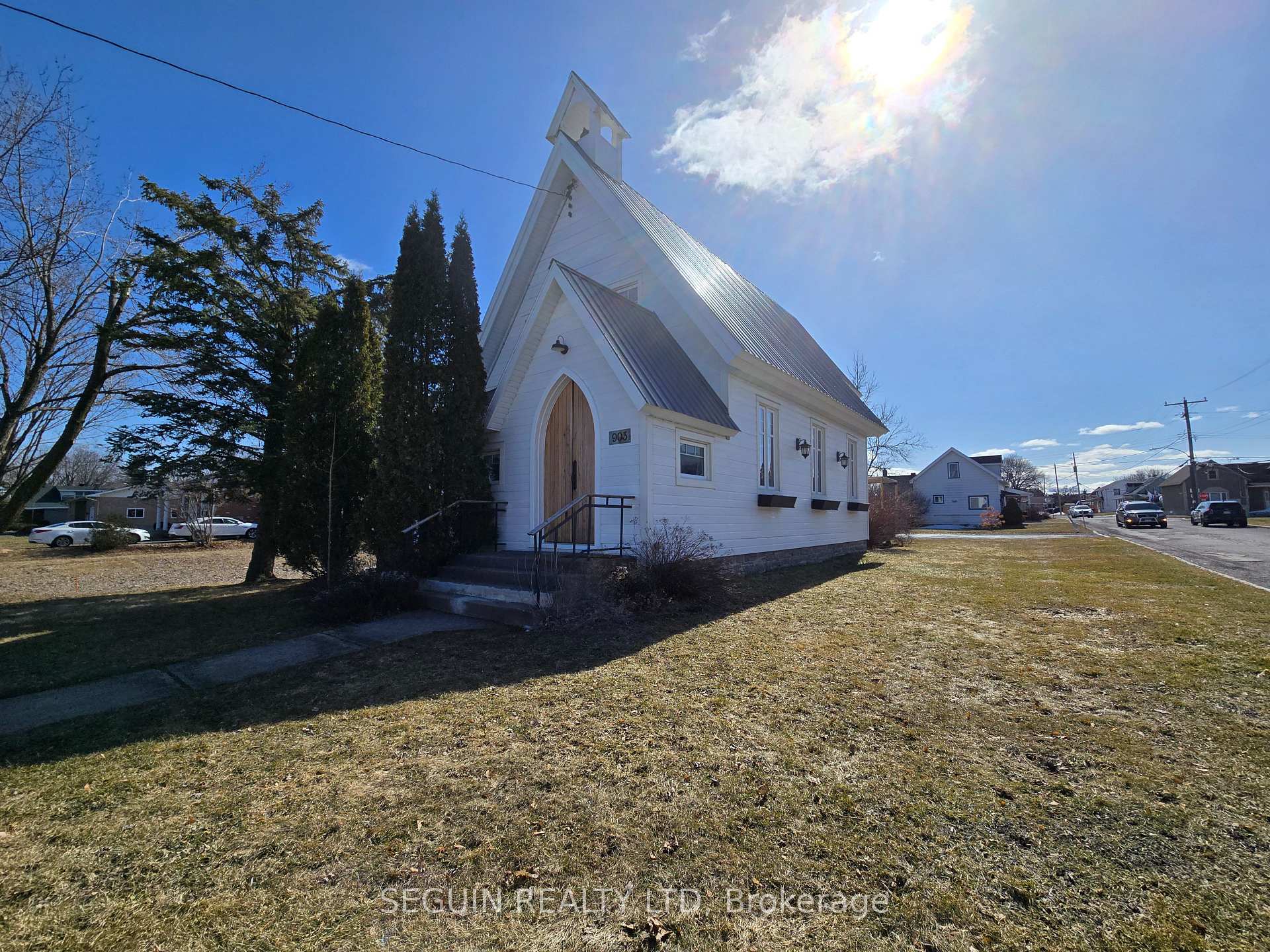 Photo 1 of 903 Front Road W, Champlain, L'Orignal — HOMEH
