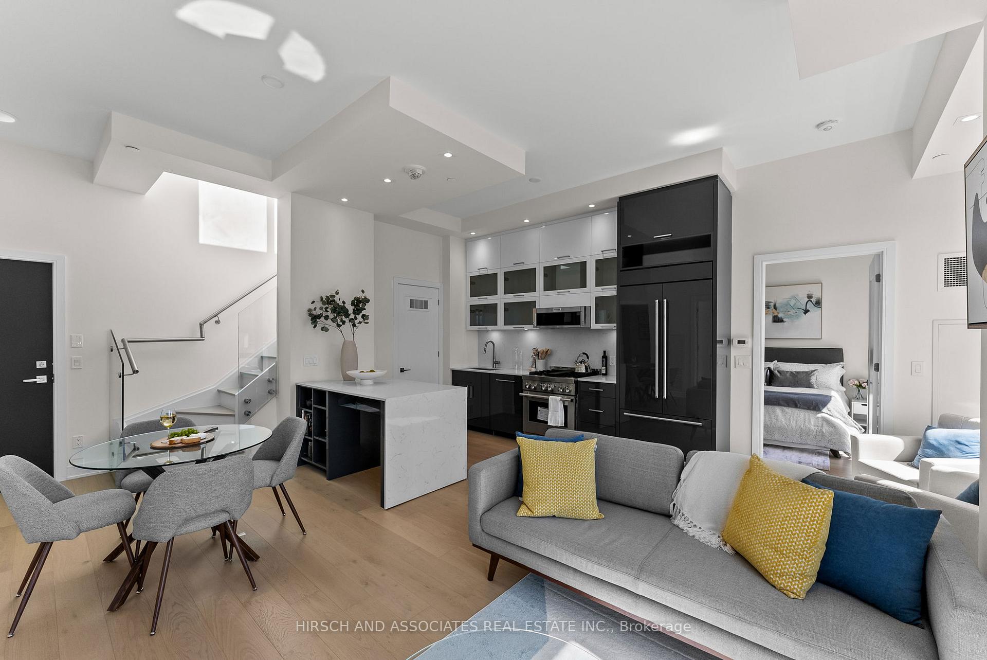 Front of Unit 904, 840 St Clair Avenue W