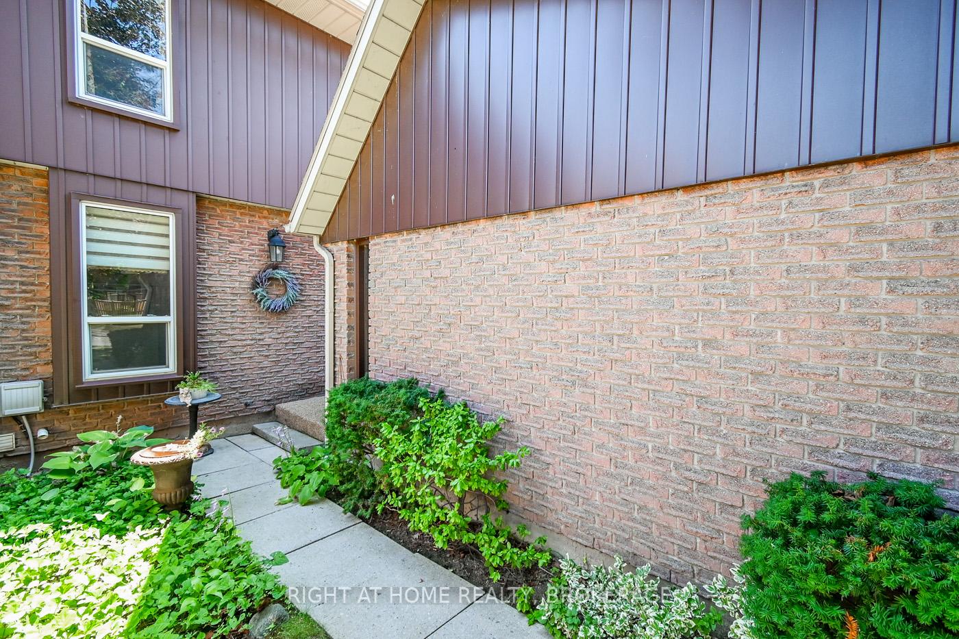 Photo 4 of Unit 45, 122 Lakeshore Road, St. Catharines, Lakeport — HOMEH