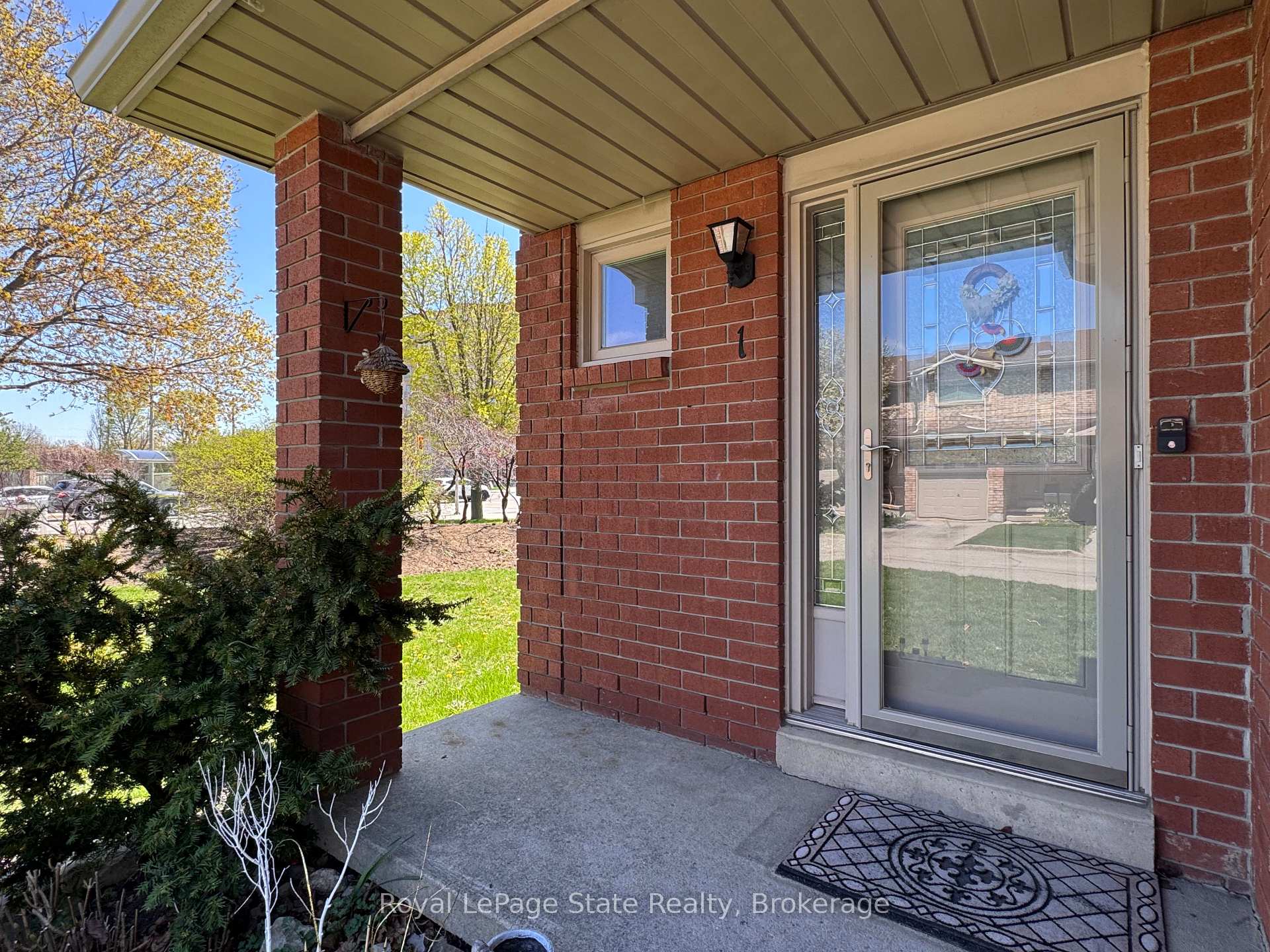 Photo 2 of Unit 1, 391 Stone Church Road E, Hamilton, Crerar — HOMEH