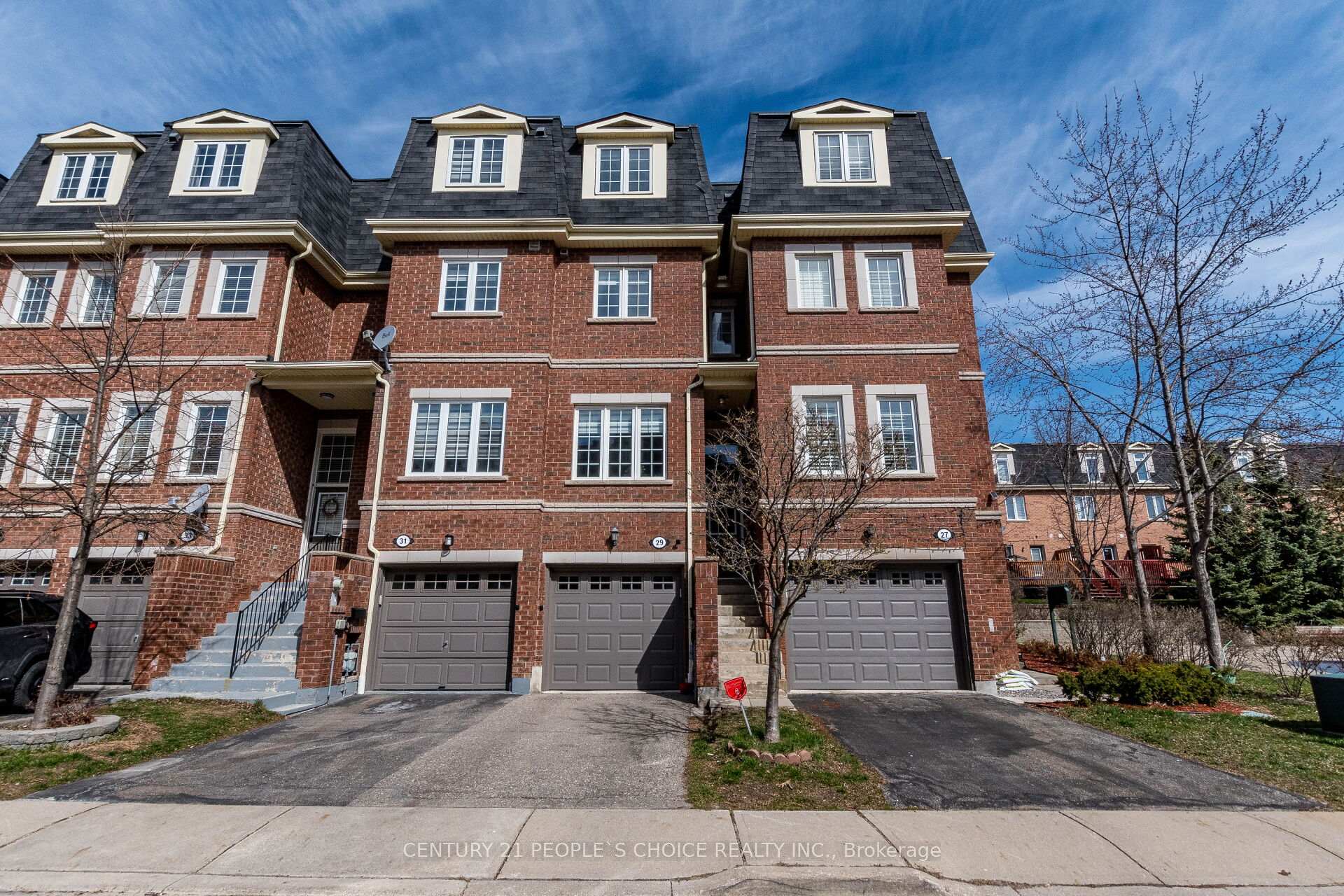 Front of Unit 29, 435 Hensall Circle