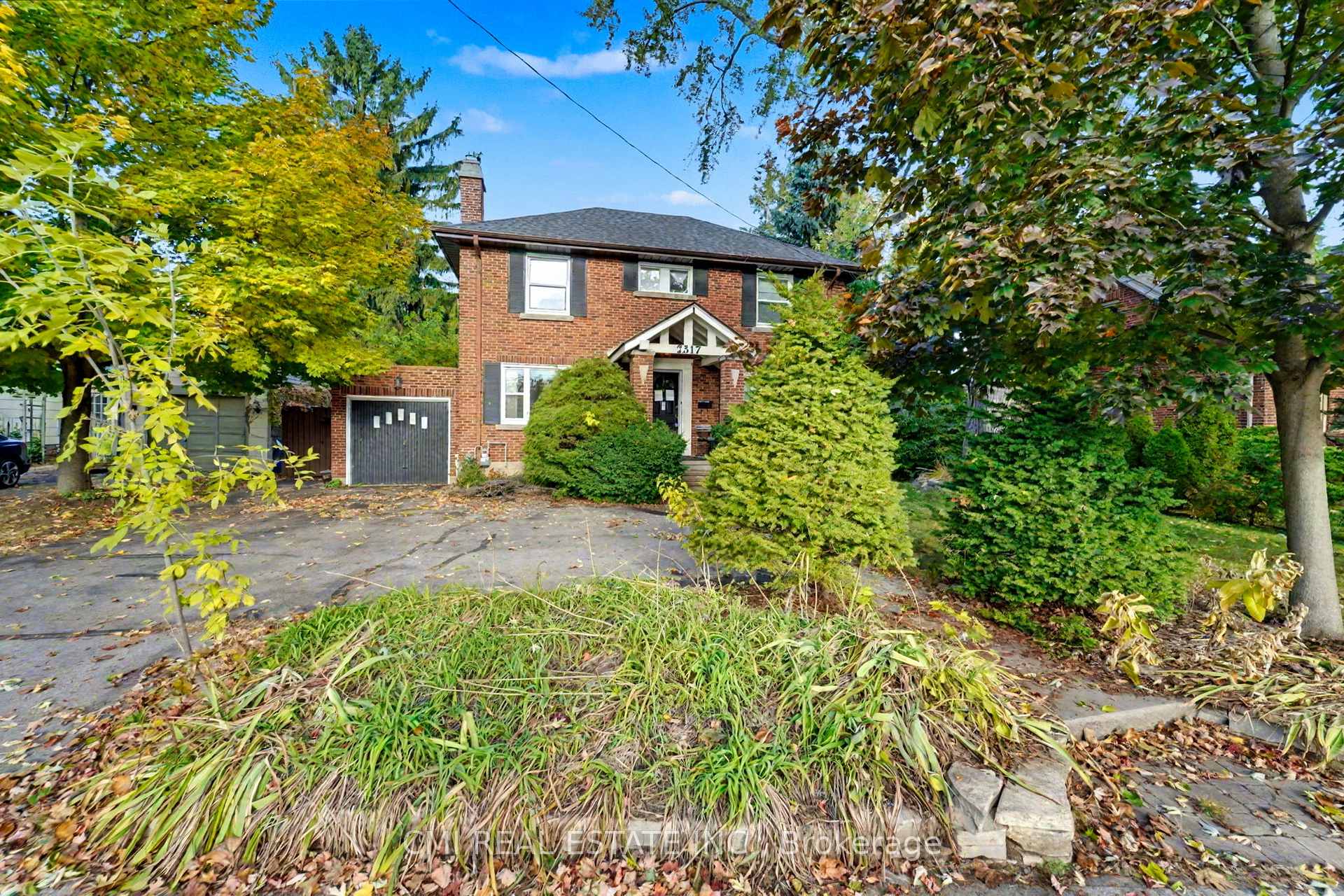 Front of 2317 Lakeshore Road