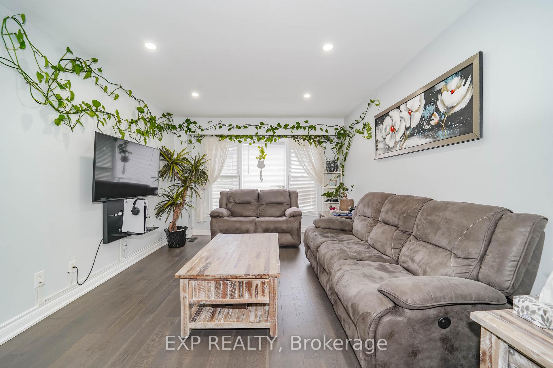 Photo 5 of Unit 30, 288 Simonston Boulevard, Markham, German Mills — HOMEH