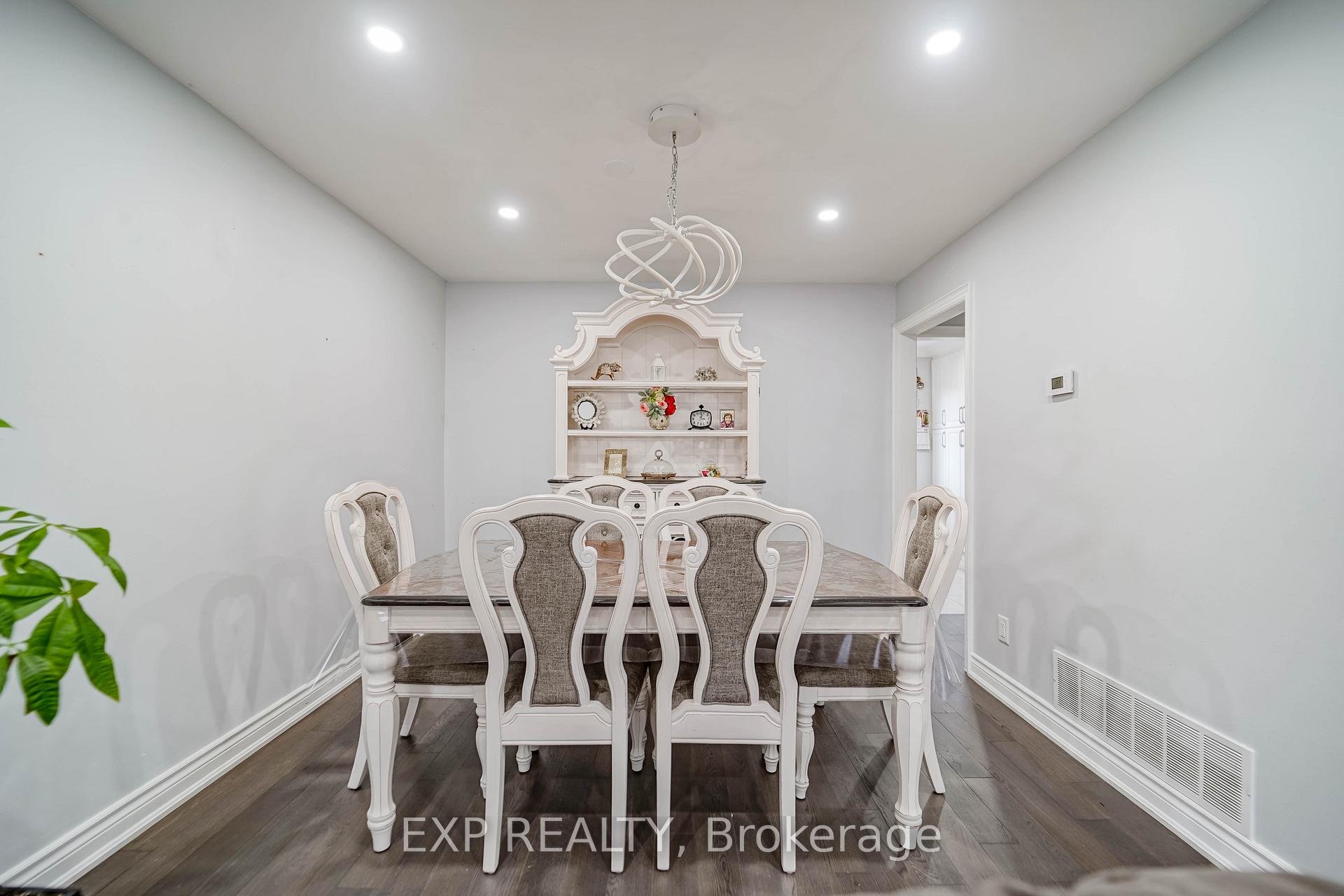 Photo 10 of Unit 30, 288 Simonston Boulevard, Markham, German Mills — HOMEH