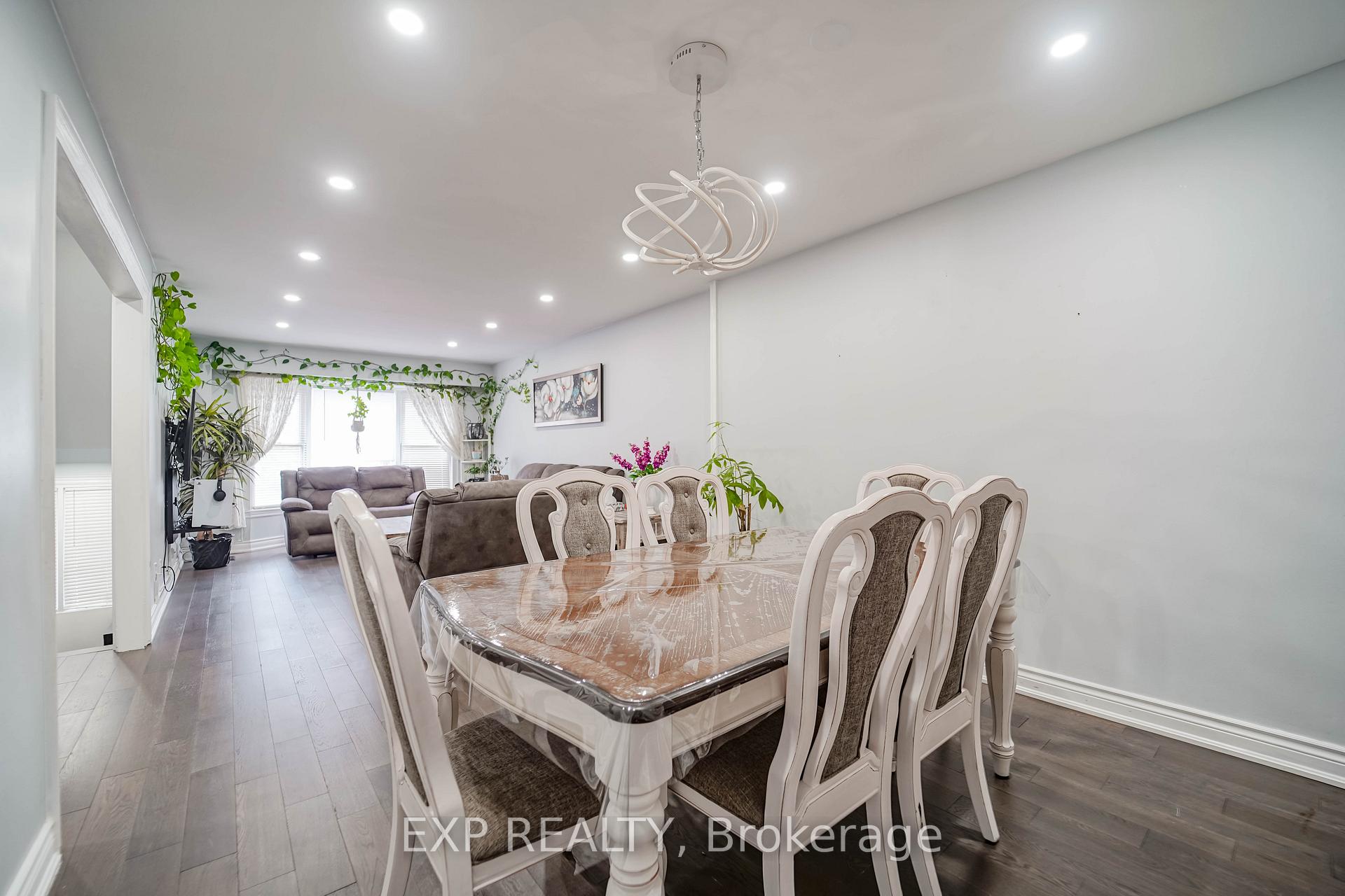 Photo 11 of Unit 30, 288 Simonston Boulevard, Markham, German Mills — HOMEH