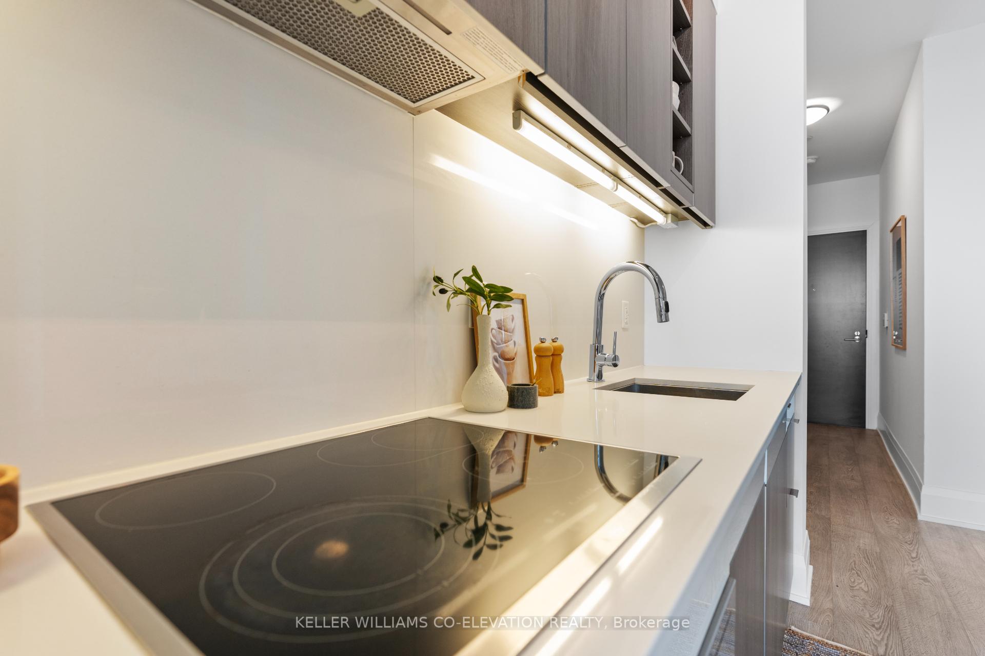 Photo 5 of Unit 2303, 101 Erskine Avenue, Toronto, Mount Pleasant West — HOMEH