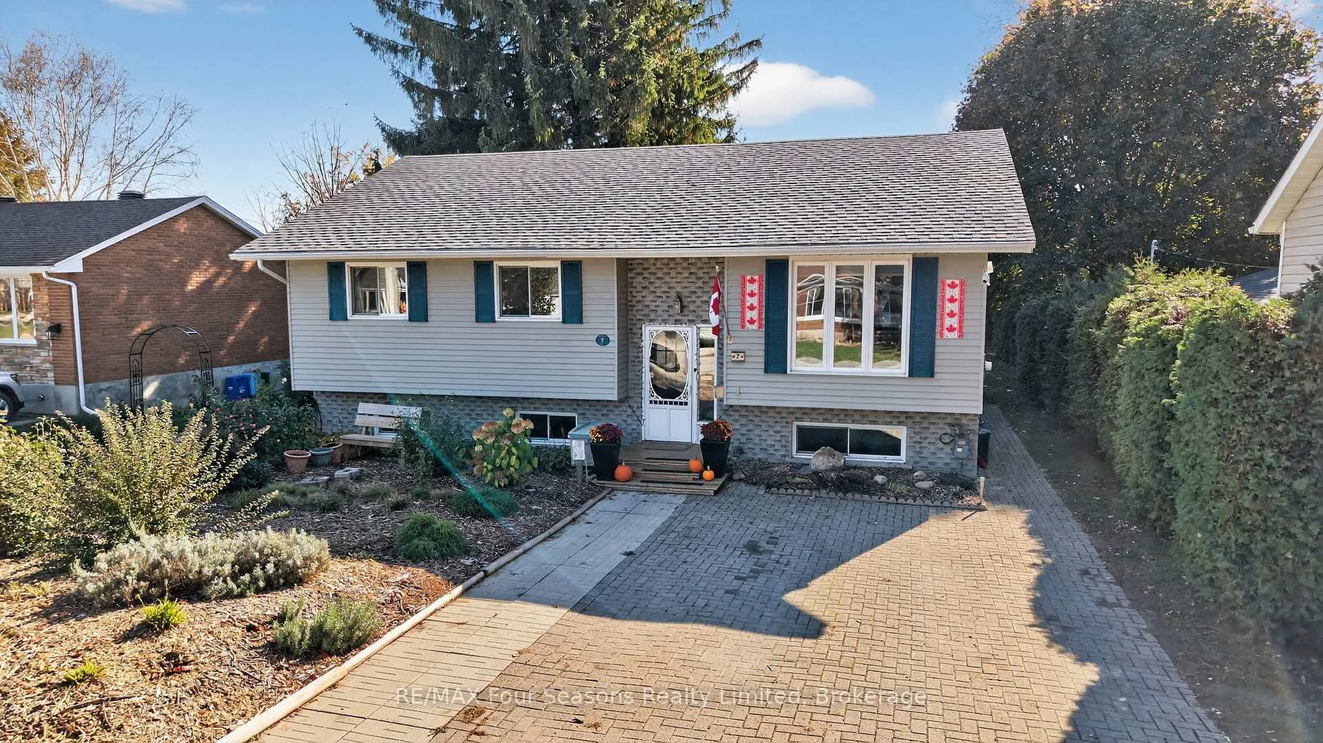 Front of 7 Batteaux Road