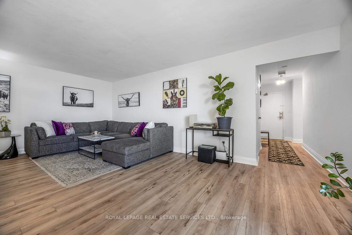 Photo 3 of Unit 2810, 5 Massey Square, Toronto, Crescent Town — HOMEH