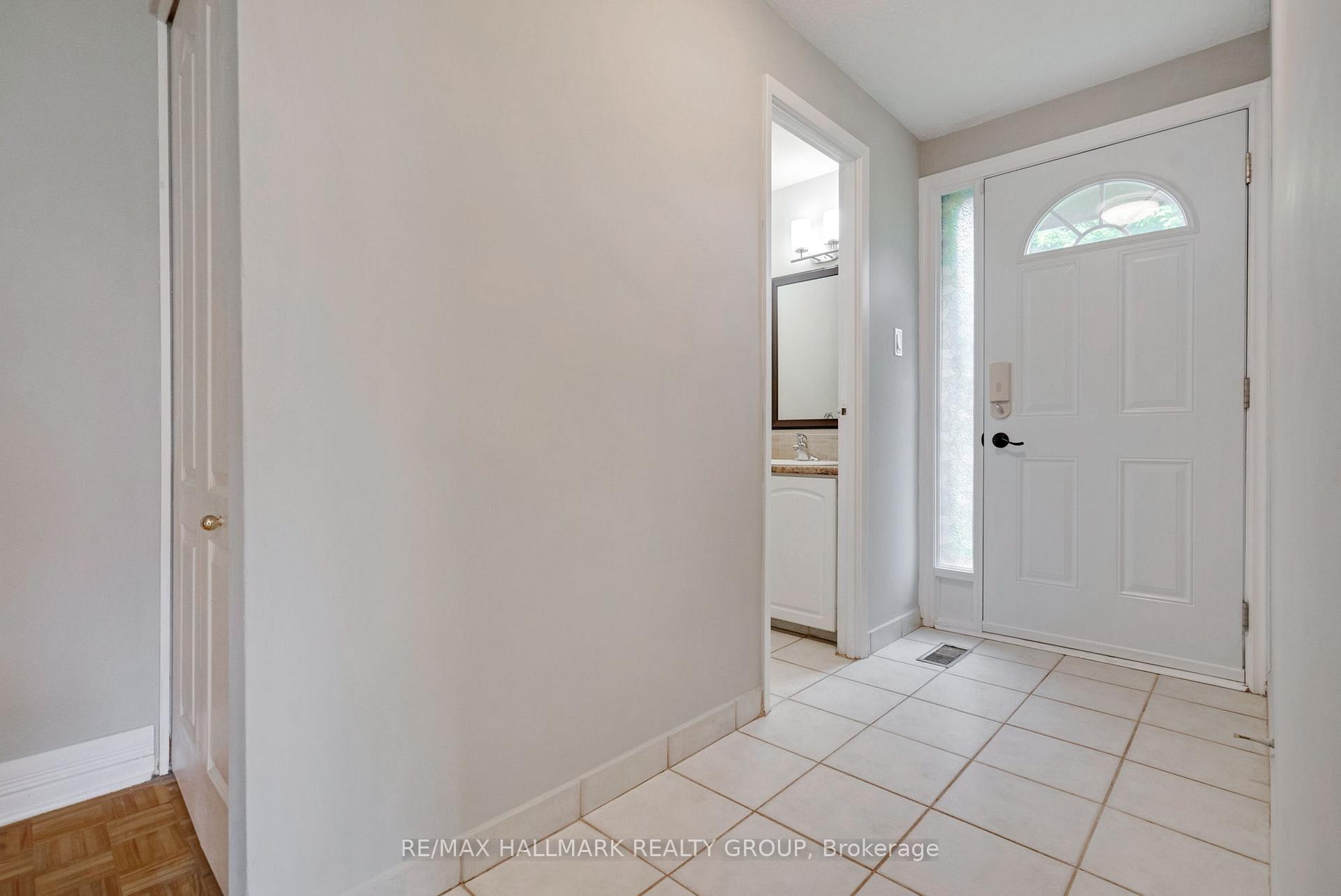 Photo 3 of 12F Larkshire Lane, Ottawa, Barrhaven - Pheasant Run — HOMEH