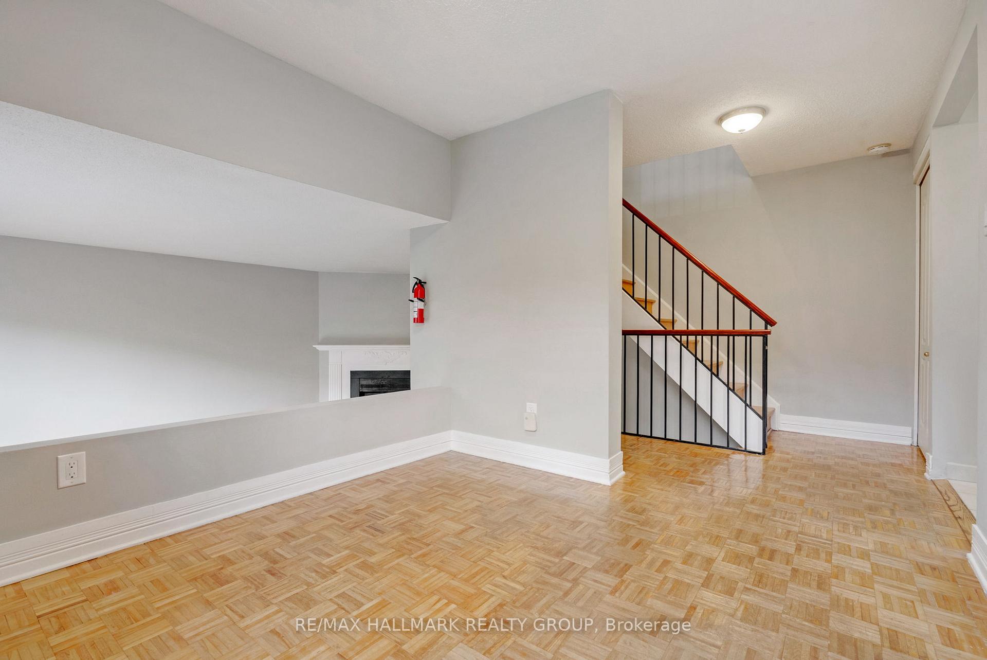 Photo 7 of 12F Larkshire Lane, Ottawa, Barrhaven - Pheasant Run — HOMEH