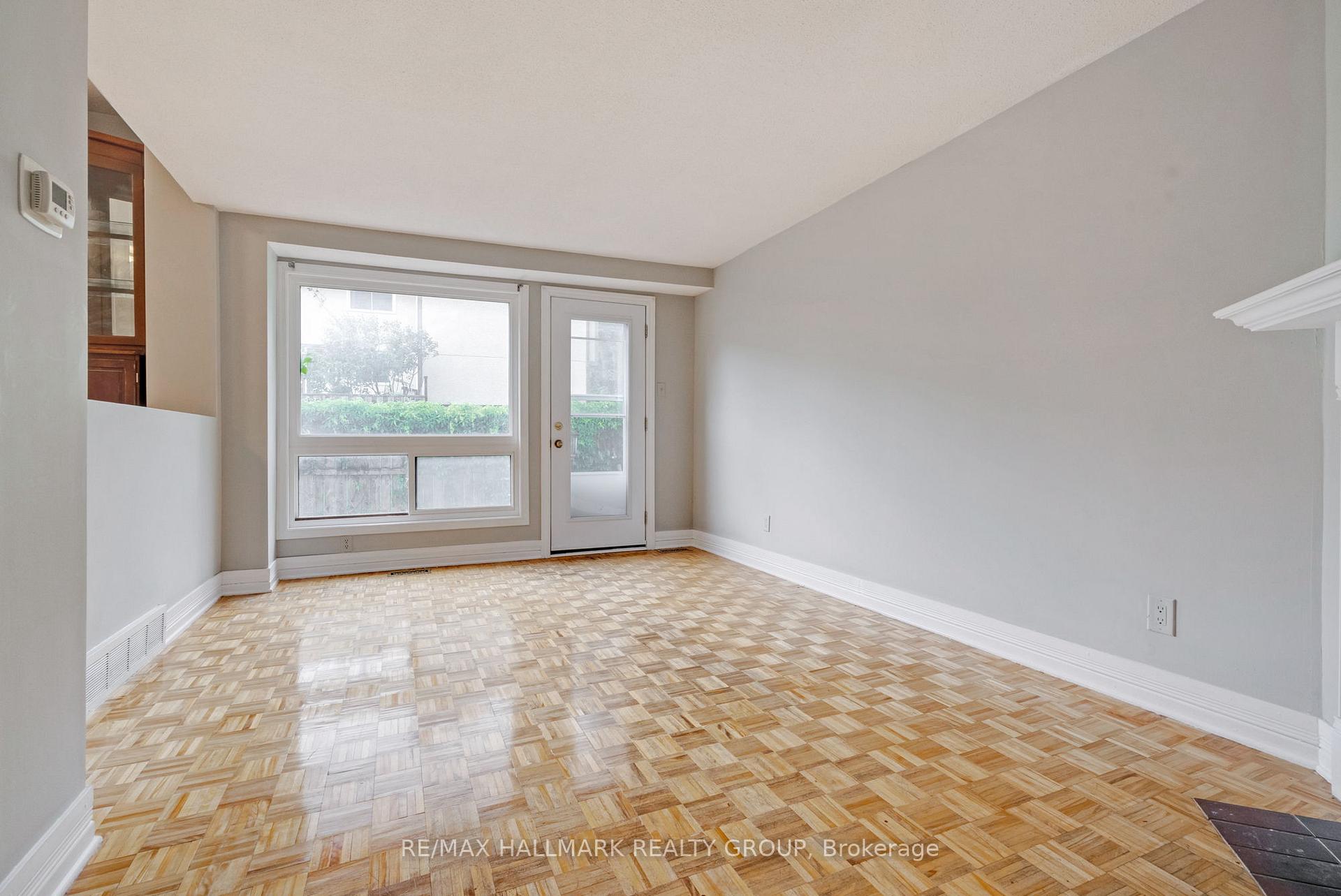 Photo 10 of 12F Larkshire Lane, Ottawa, Barrhaven - Pheasant Run — HOMEH