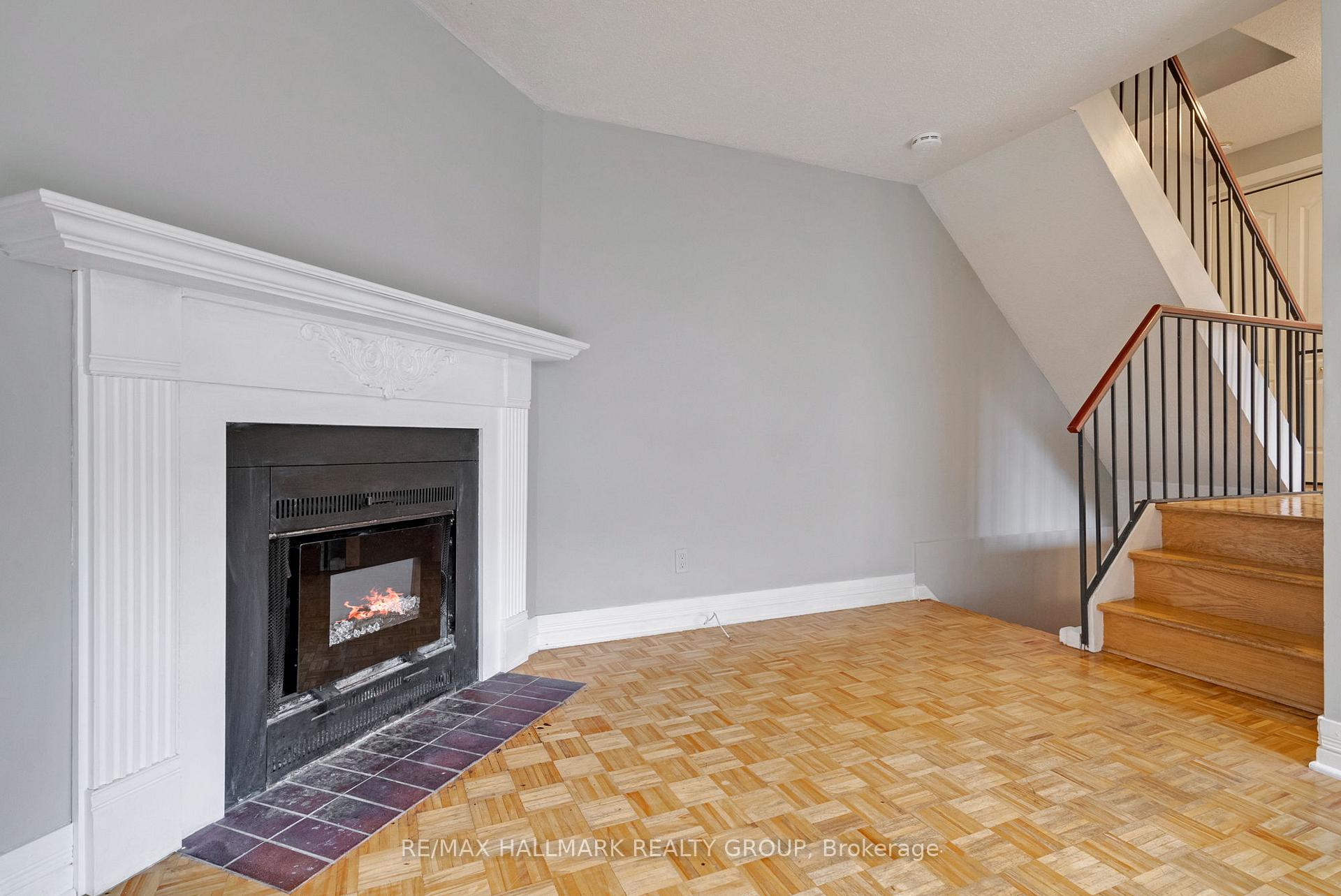 Photo 12 of 12F Larkshire Lane, Ottawa, Barrhaven - Pheasant Run — HOMEH