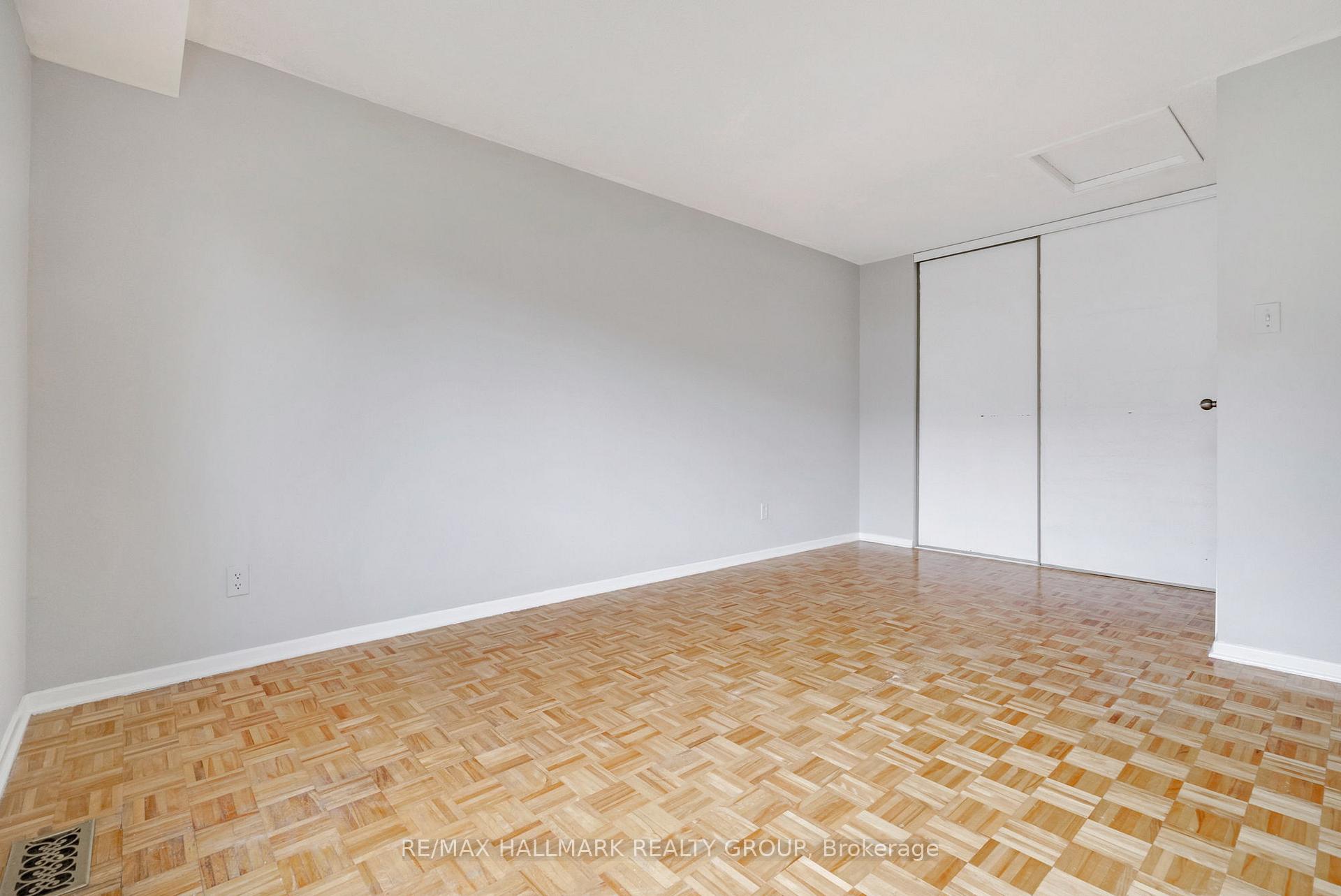 Photo 15 of 12F Larkshire Lane, Ottawa, Barrhaven - Pheasant Run — HOMEH