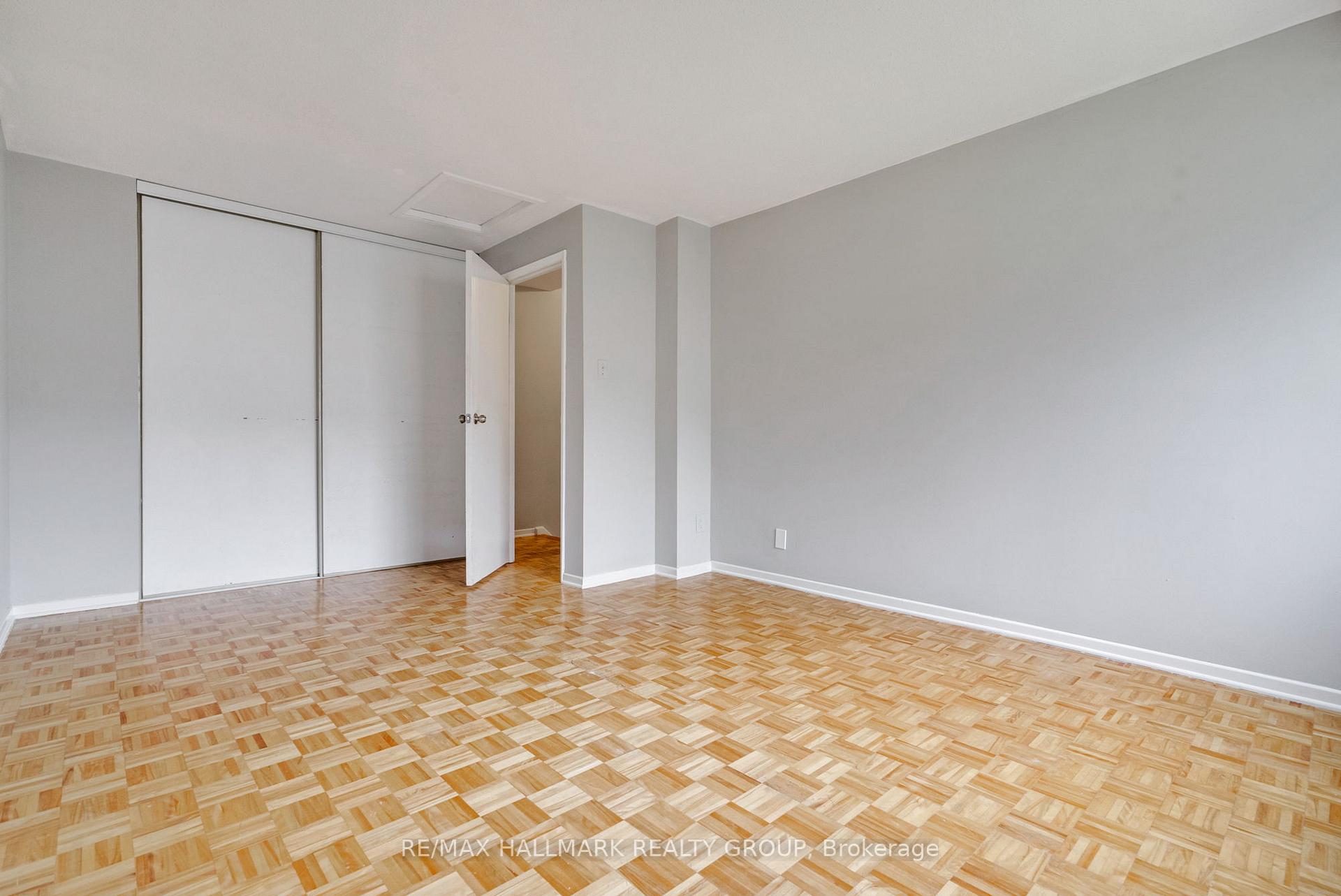 Photo 16 of 12F Larkshire Lane, Ottawa, Barrhaven - Pheasant Run — HOMEH