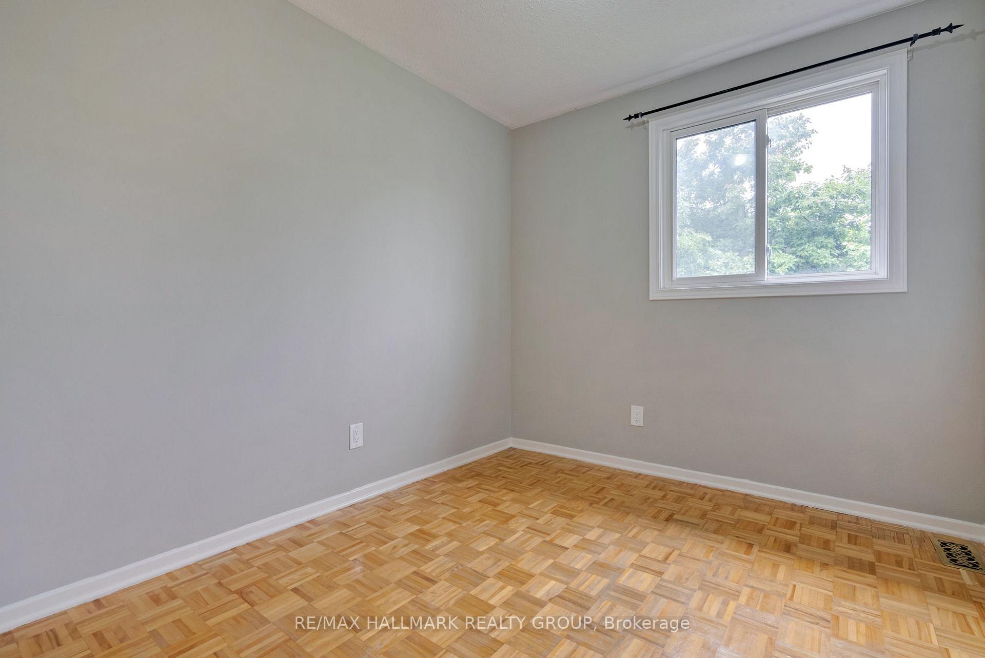 Photo 19 of 12F Larkshire Lane, Ottawa, Barrhaven - Pheasant Run — HOMEH