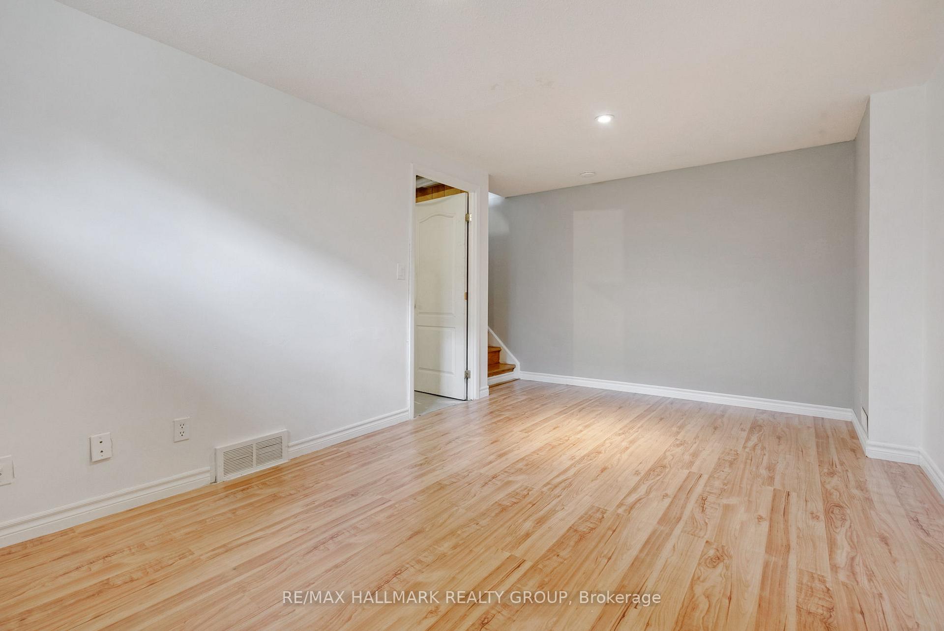 Photo 23 of 12F Larkshire Lane, Ottawa, Barrhaven - Pheasant Run — HOMEH