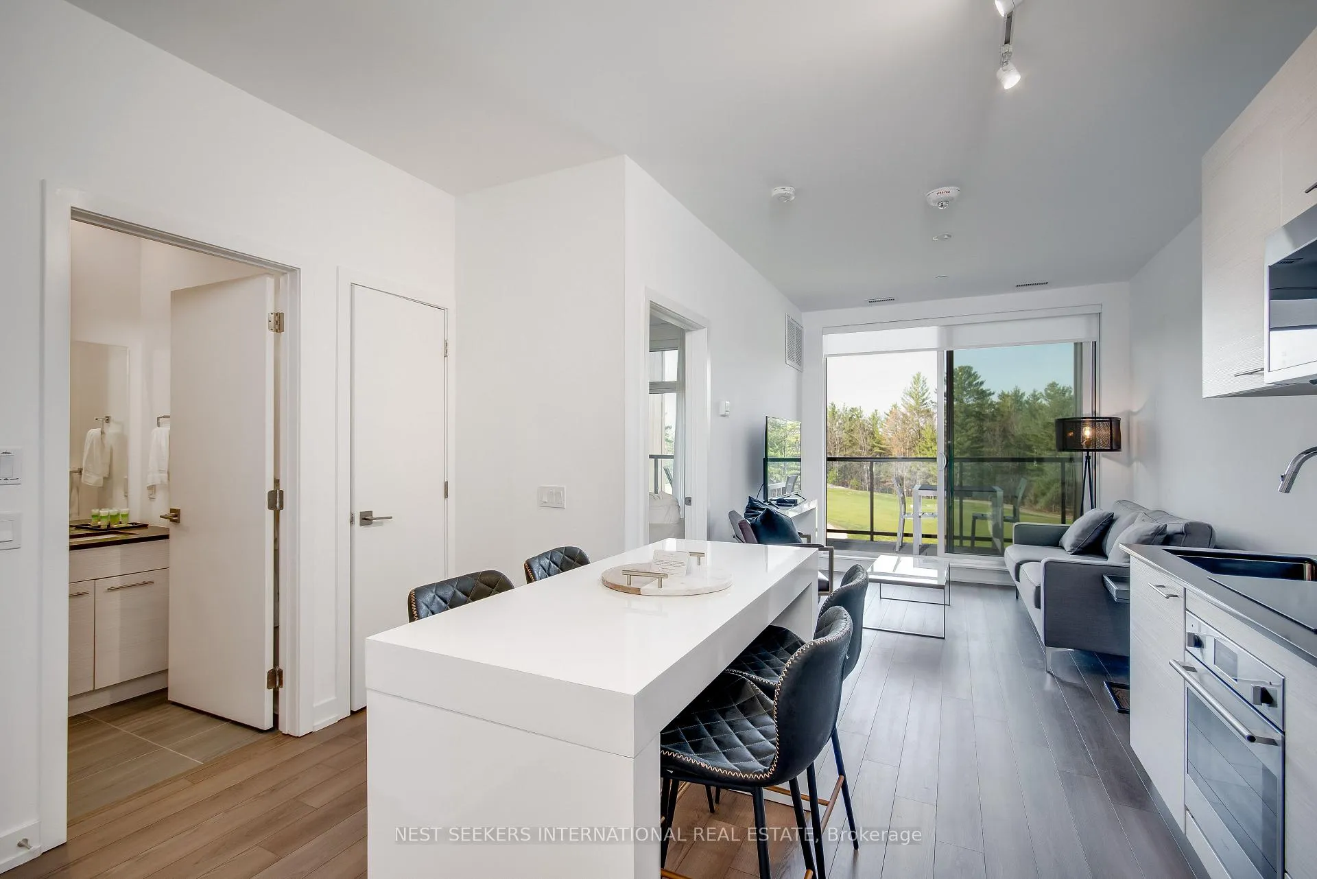 Photo 4 of Unit 411, 120 Carrick Trail, Gravenhurst, Muskoka (S) — HOMEH