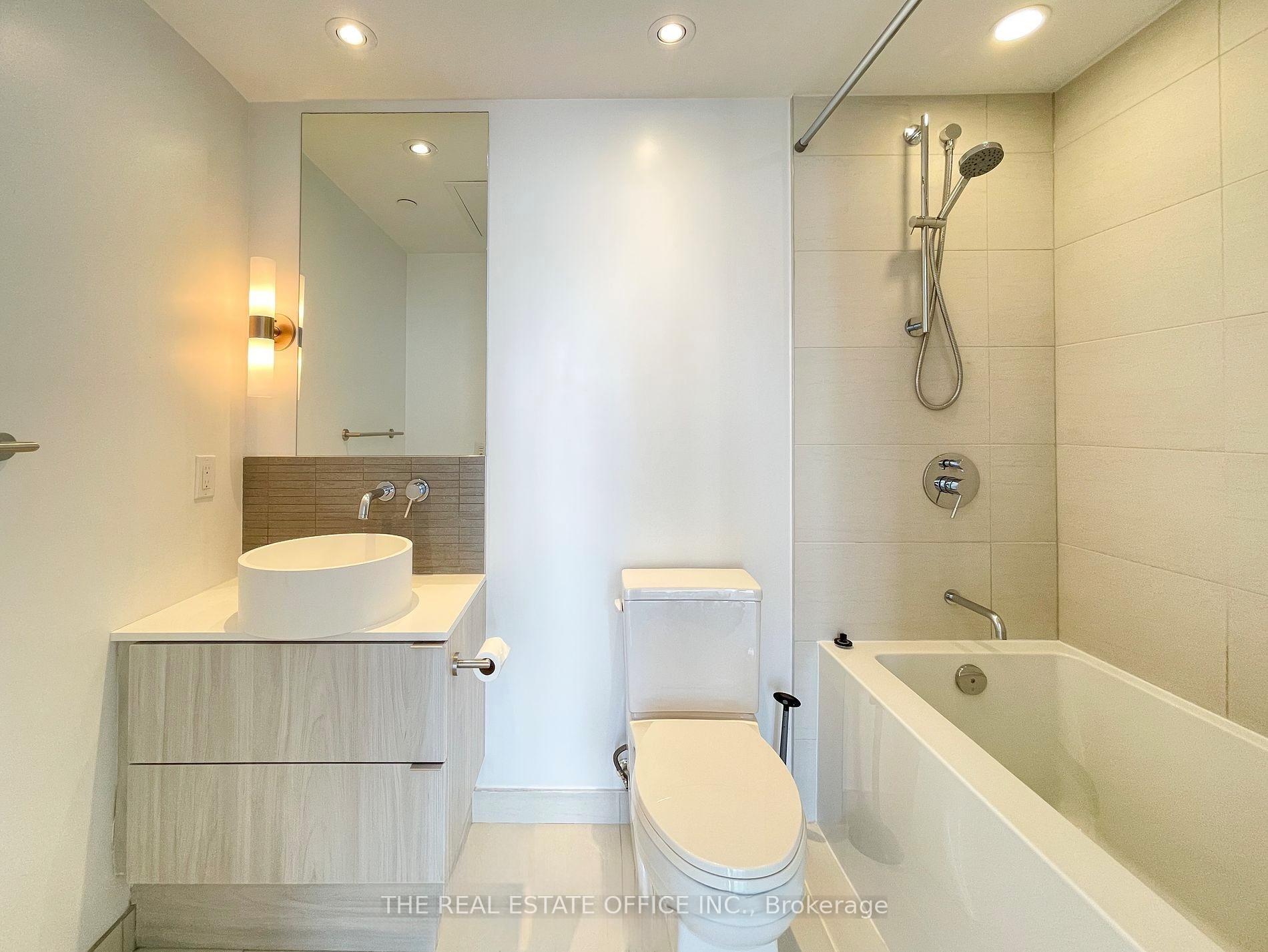 Photo 12 of Unit 2113, 161 Roehampton Avenue, Toronto, Mount Pleasant West — HOMEH