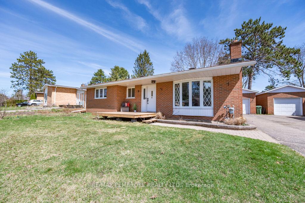 Photo 1 of 76 Frontenac Crescent, Deep River — HOMEH
