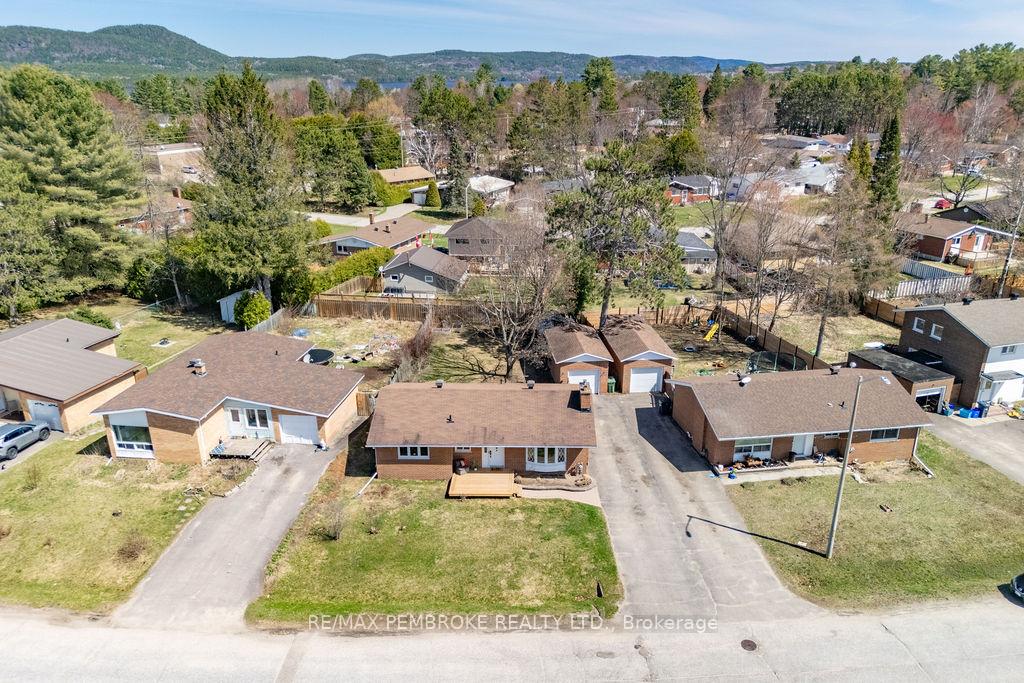 Photo 2 of 76 Frontenac Crescent, Deep River — HOMEH