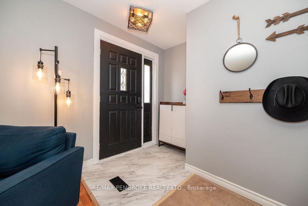Photo 6 of 76 Frontenac Crescent, Deep River — HOMEH