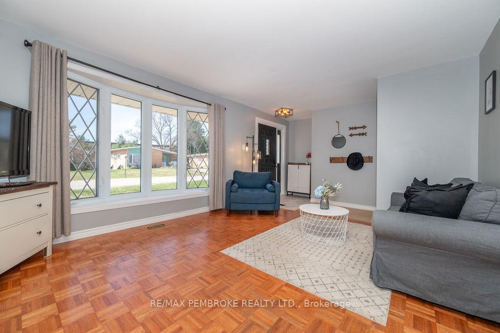 Photo 9 of 76 Frontenac Crescent, Deep River — HOMEH